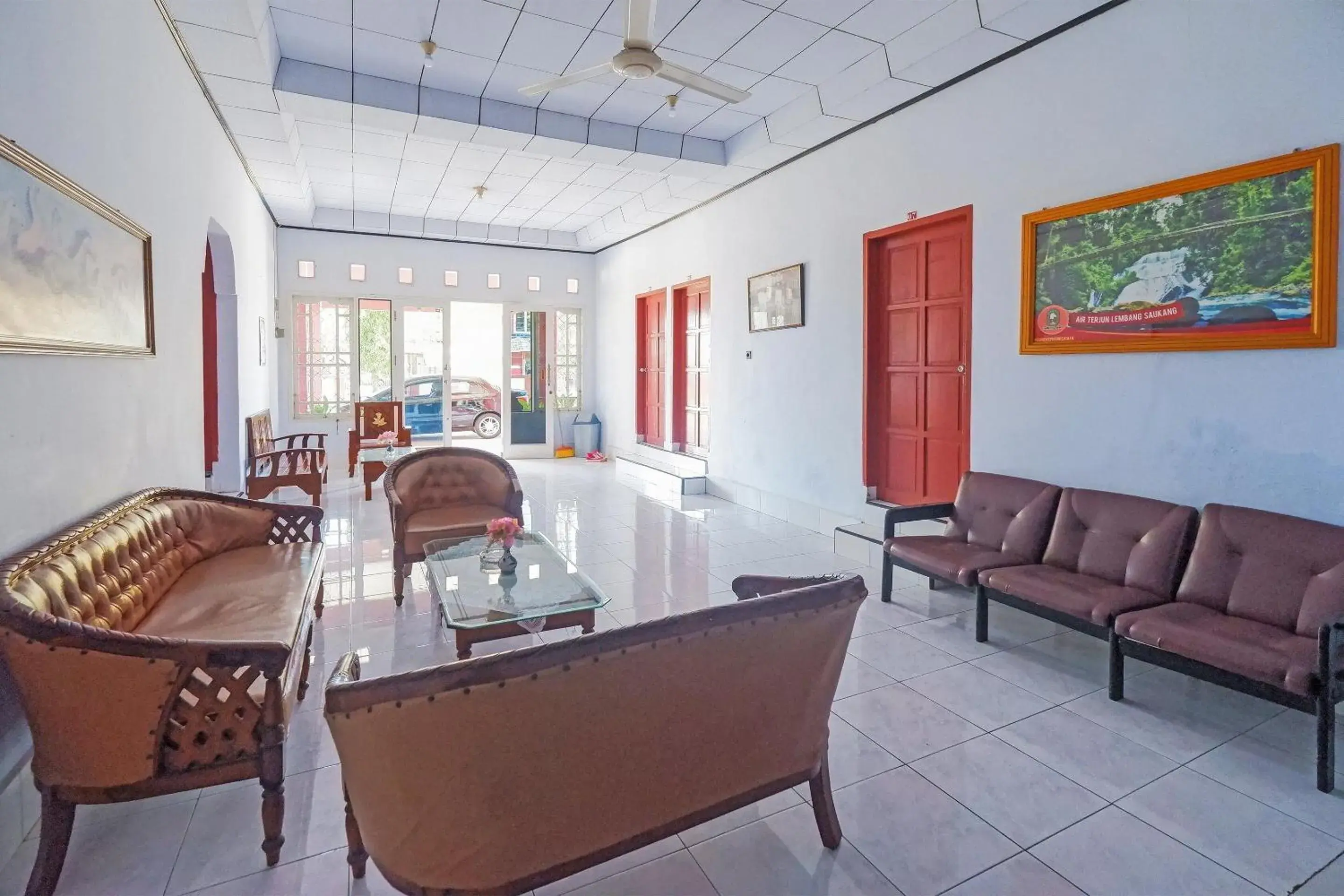 Lobby or reception in Hotel O Wisma Arwini Syariah Near Benteng Balangnipa Lobby or reception in Hotel O Wisma Arwini Syariah Near Benteng Balangnipa
