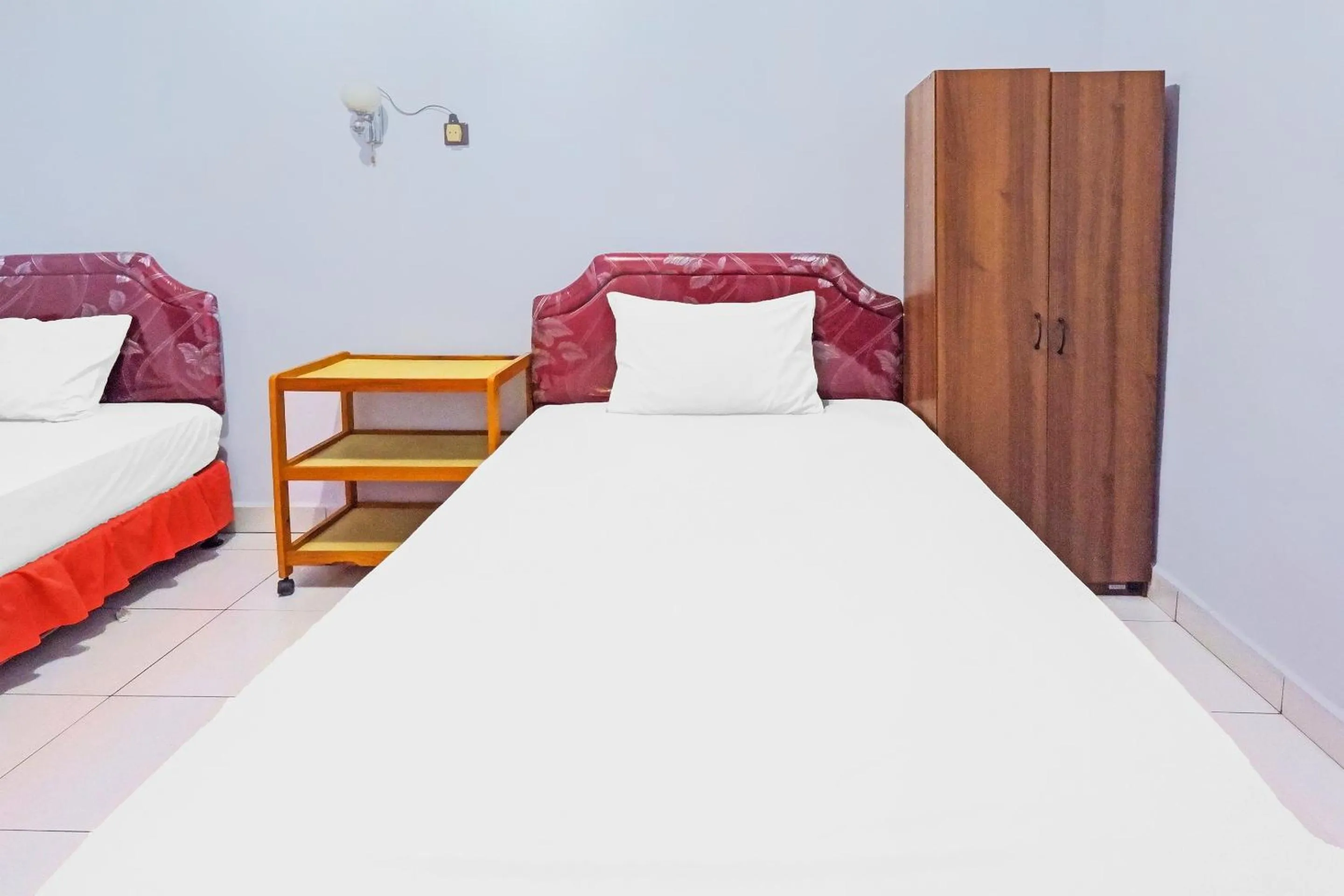 Bedroom, Bed in Hotel O Wisma Arwini Syariah Near Benteng Balangnipa