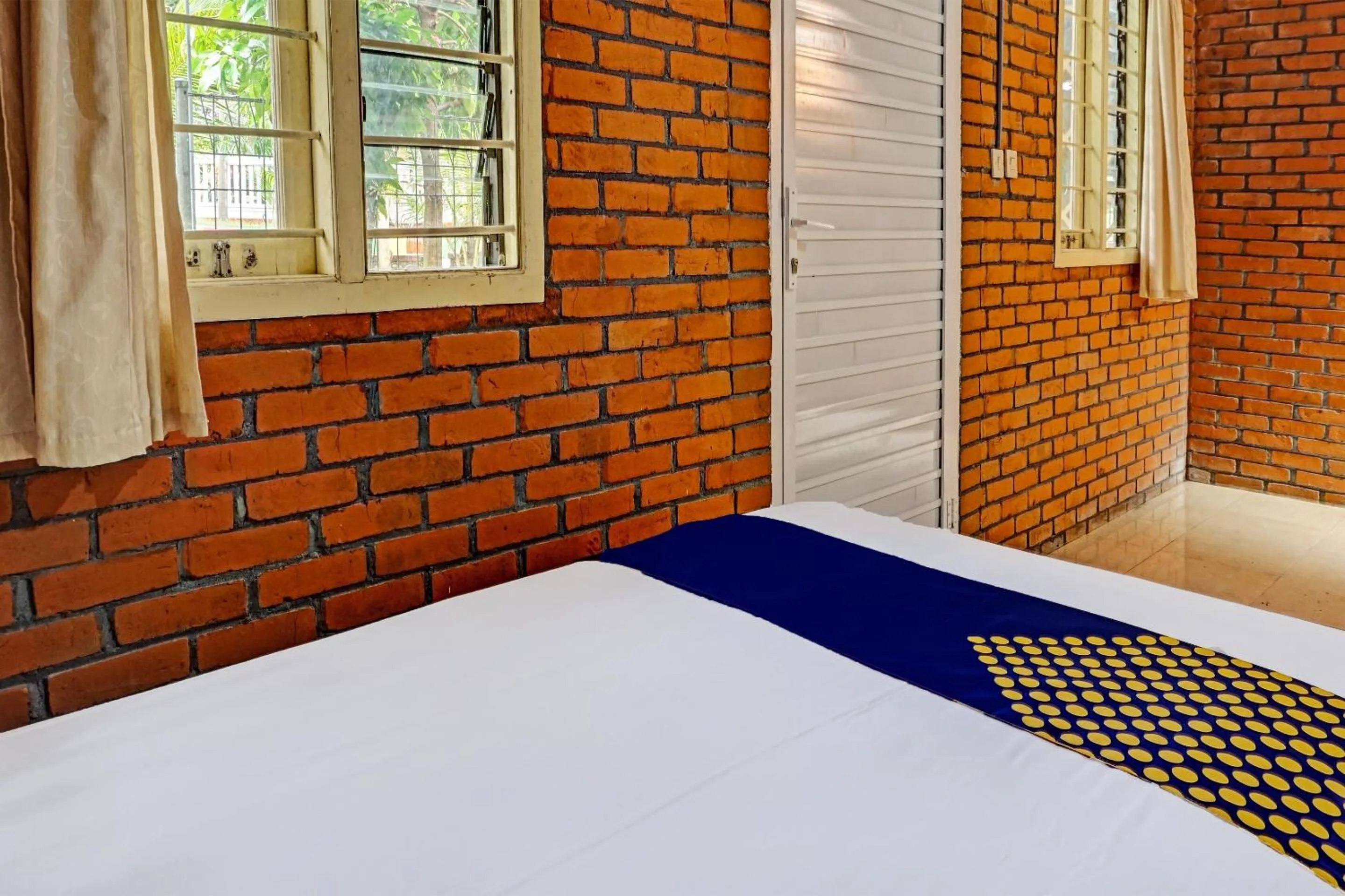 Bedroom, Bed in Hotel O Griyo Werdiningsih