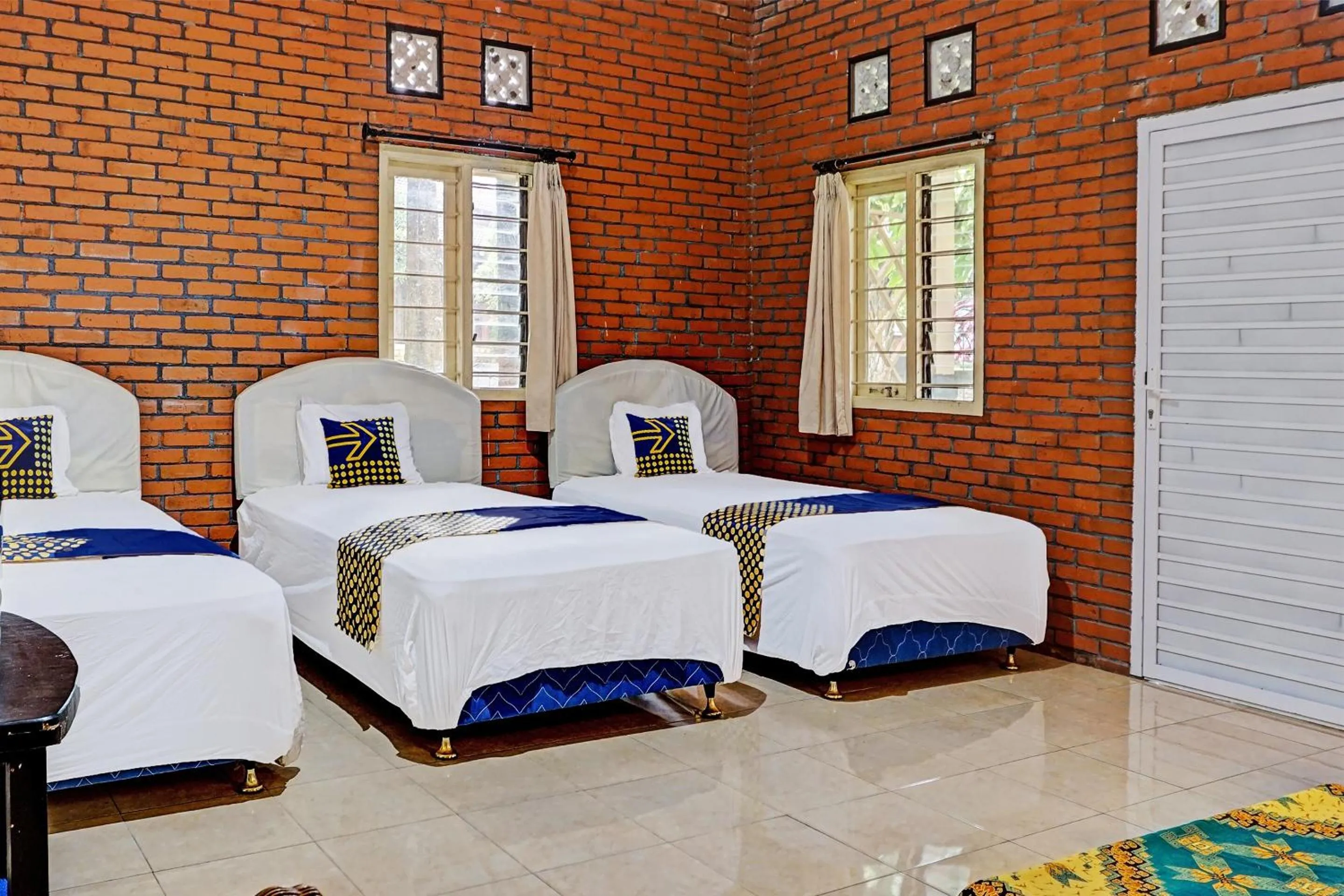 Bedroom, Bed in Hotel O Griyo Werdiningsih