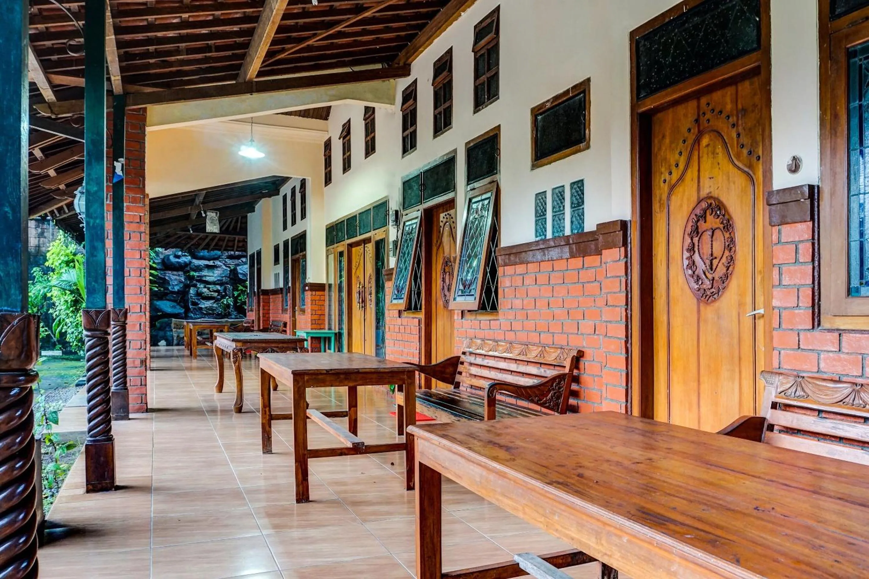 Lobby or reception in Hotel O Griyo Werdiningsih