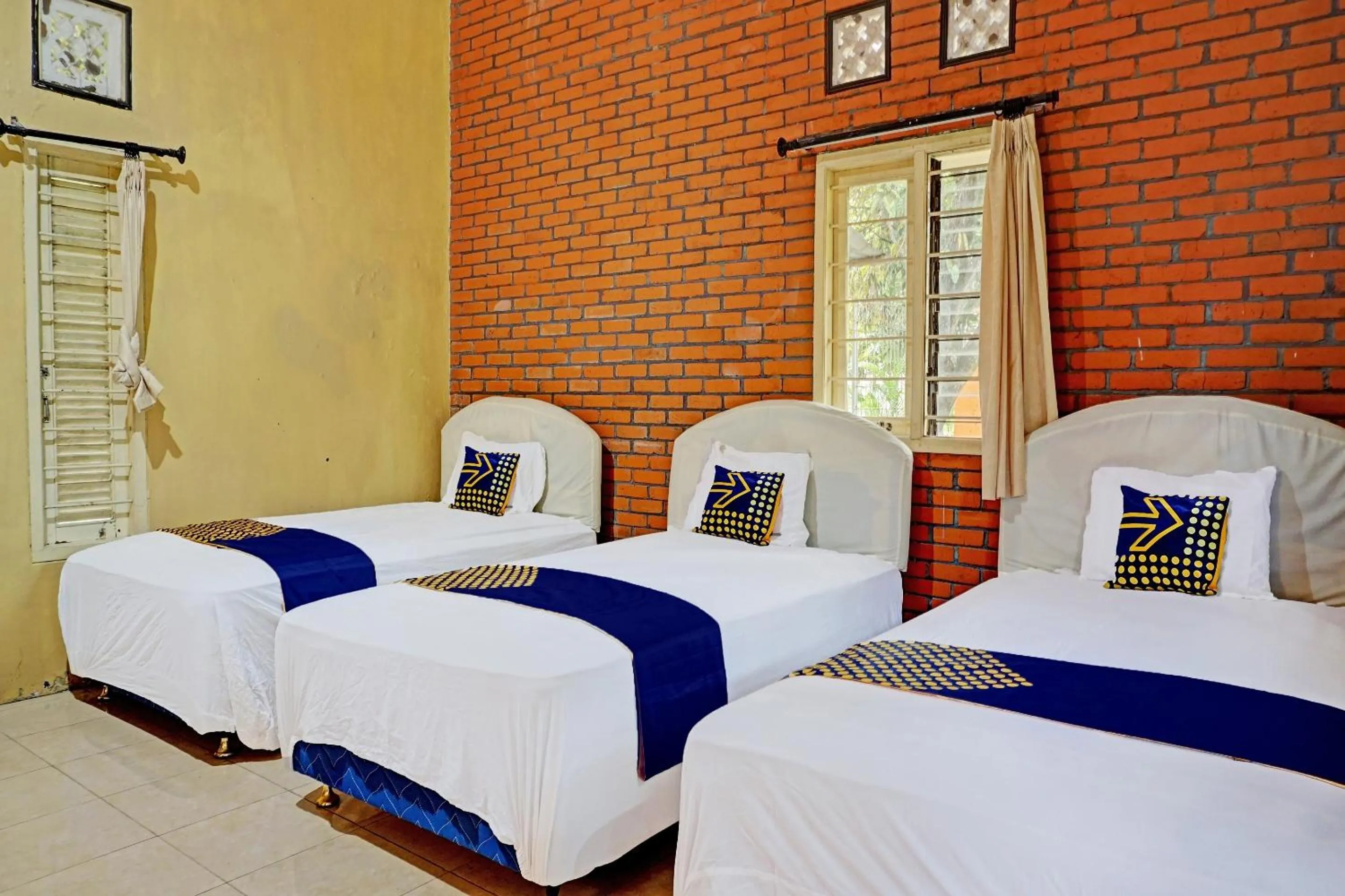 Bedroom, Bed in Hotel O Griyo Werdiningsih