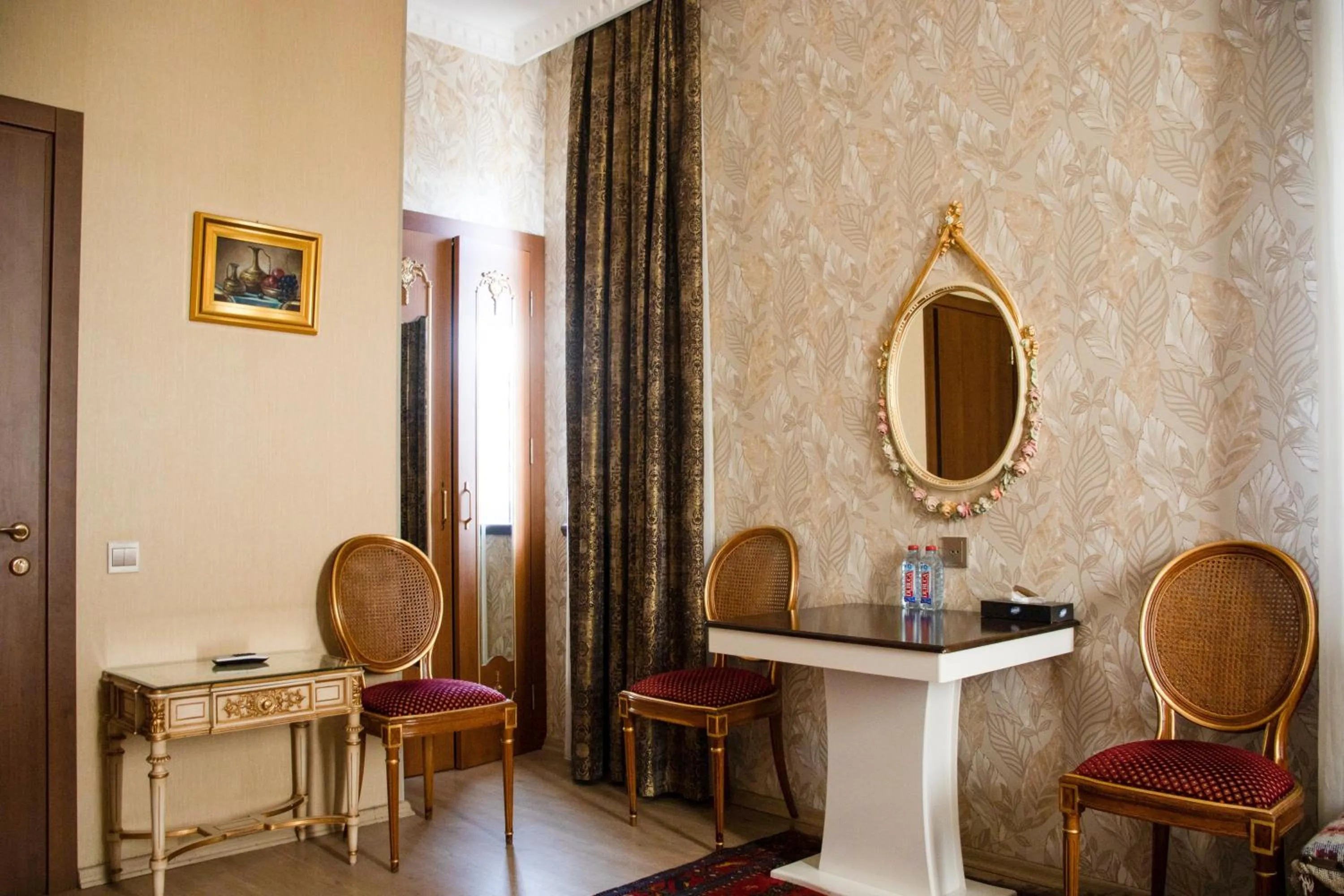 La Casa Old City Hotel