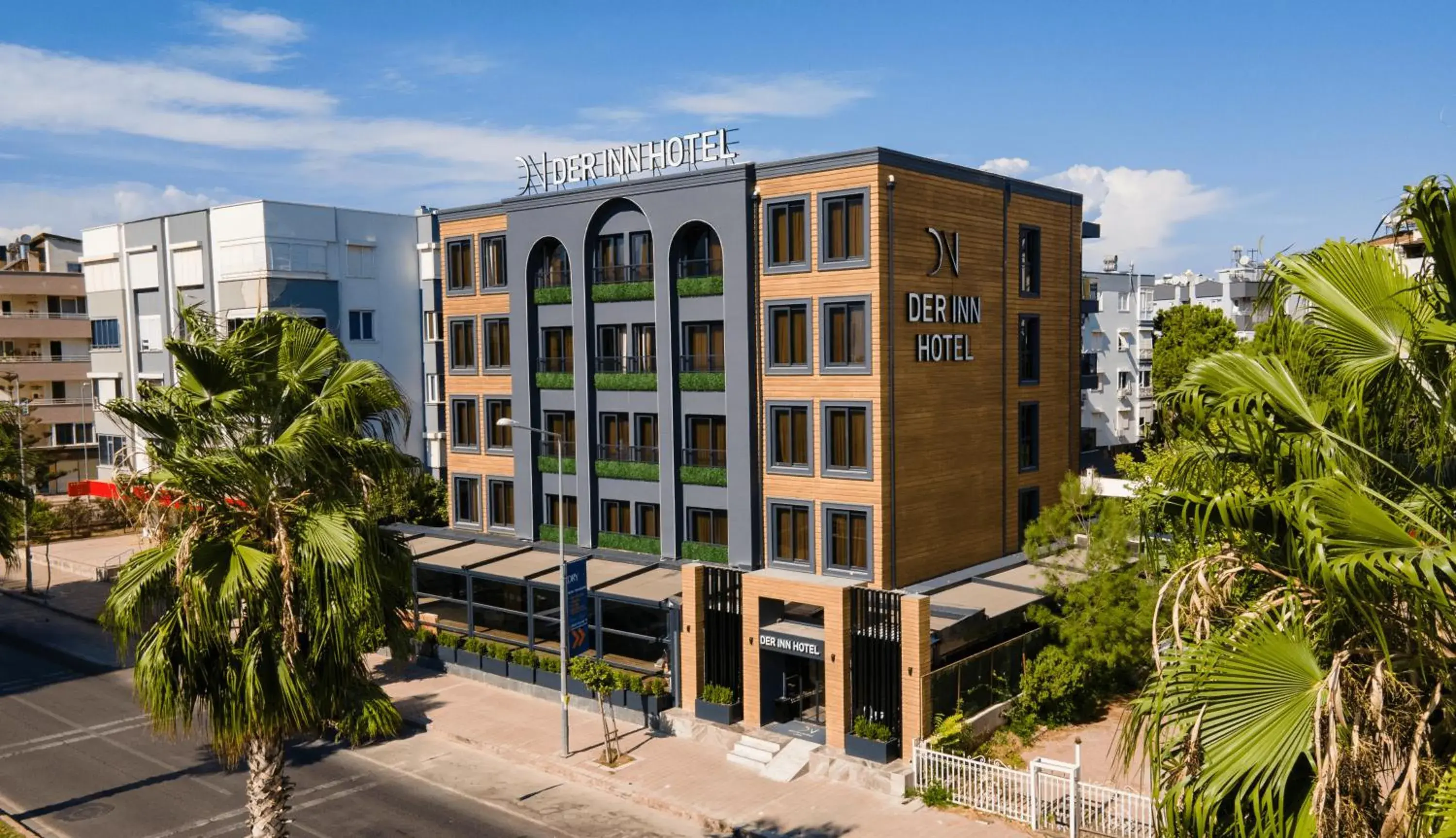 Property building in Der Inn Lara Property building in Der Inn Lara