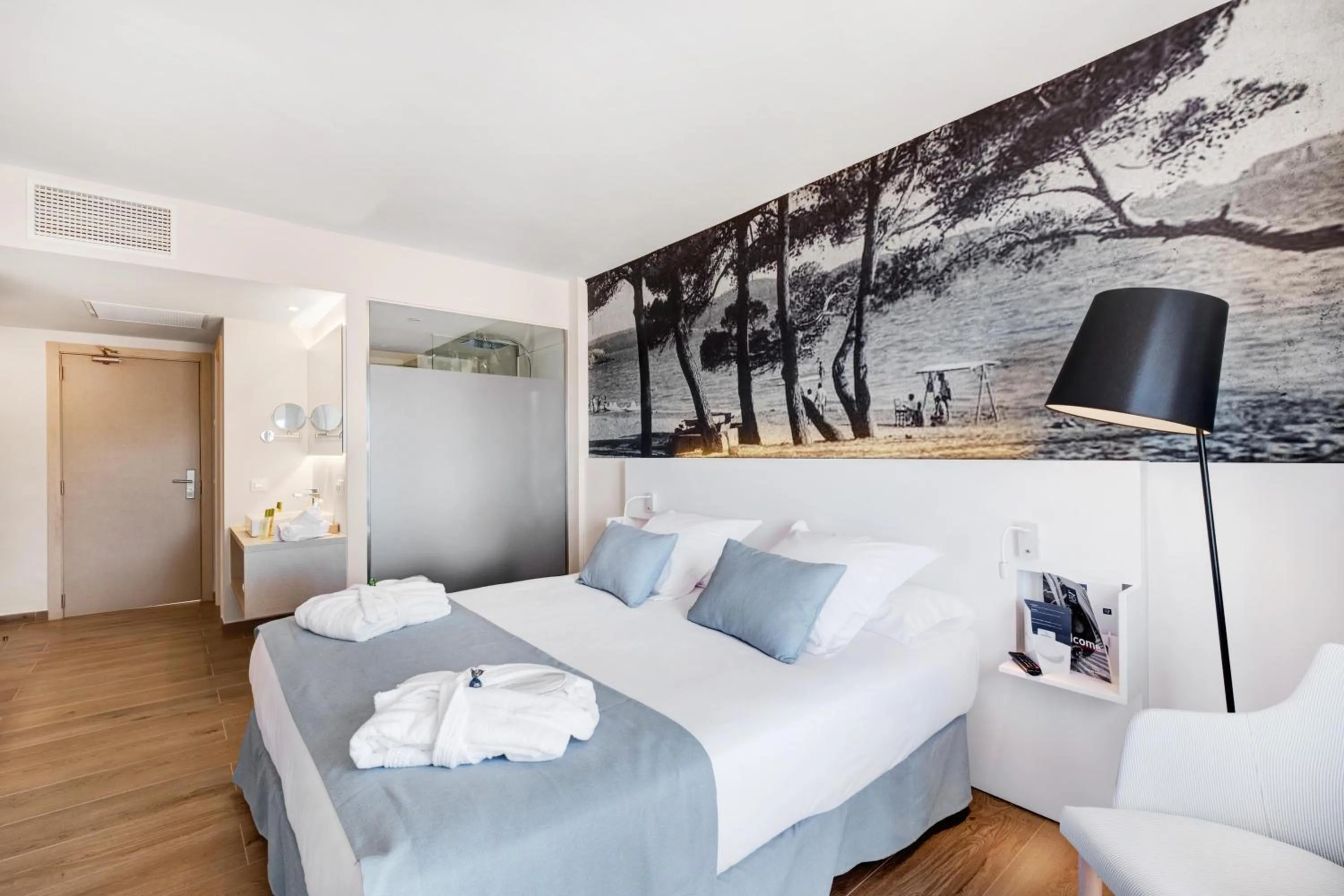 Photo of the whole room, Bed in Tacande Portals