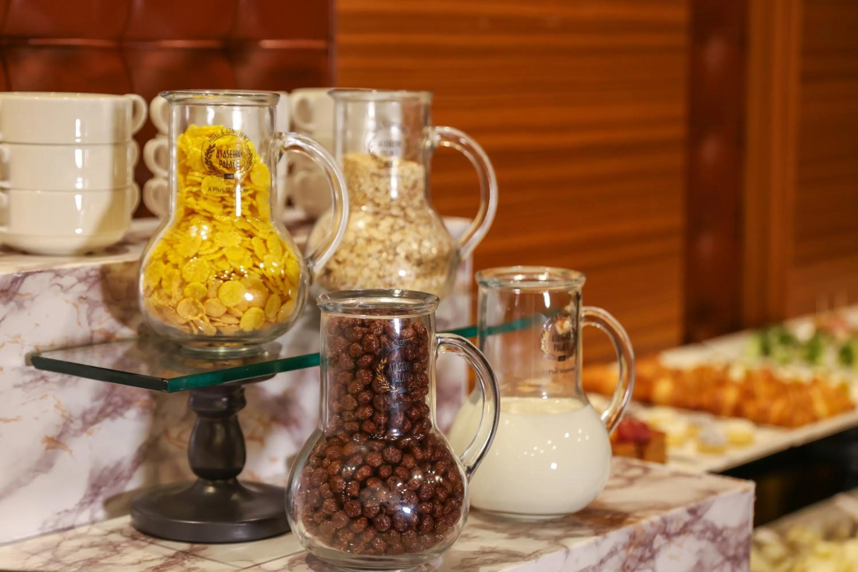 Restaurant/places to eat in The Hera Platinum Hotel