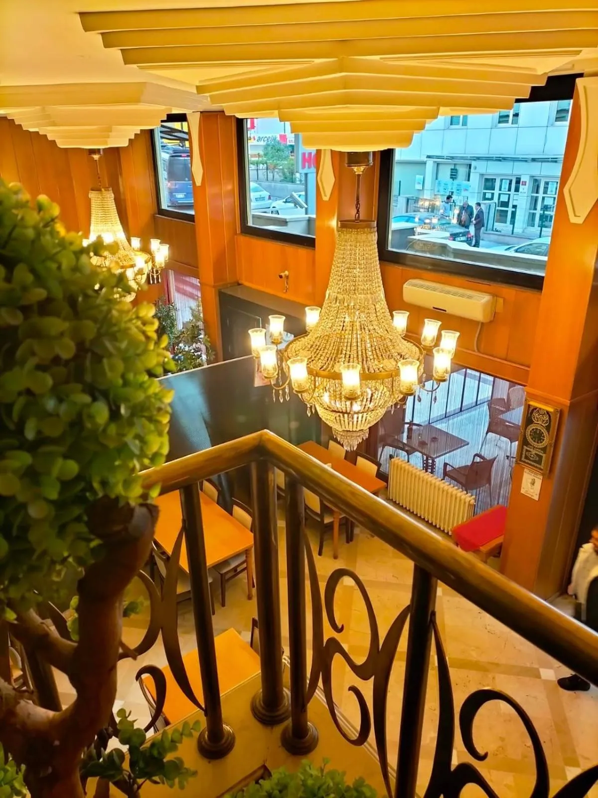 Restaurant/places to eat in SPOR HOTEL