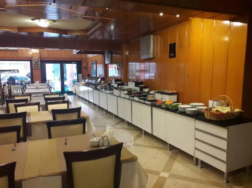 Restaurant/places to eat in SPOR HOTEL