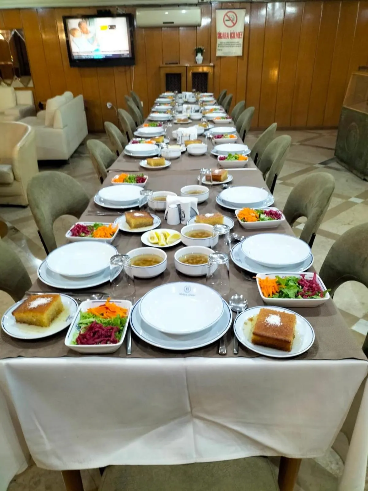 Restaurant/places to eat in SPOR HOTEL