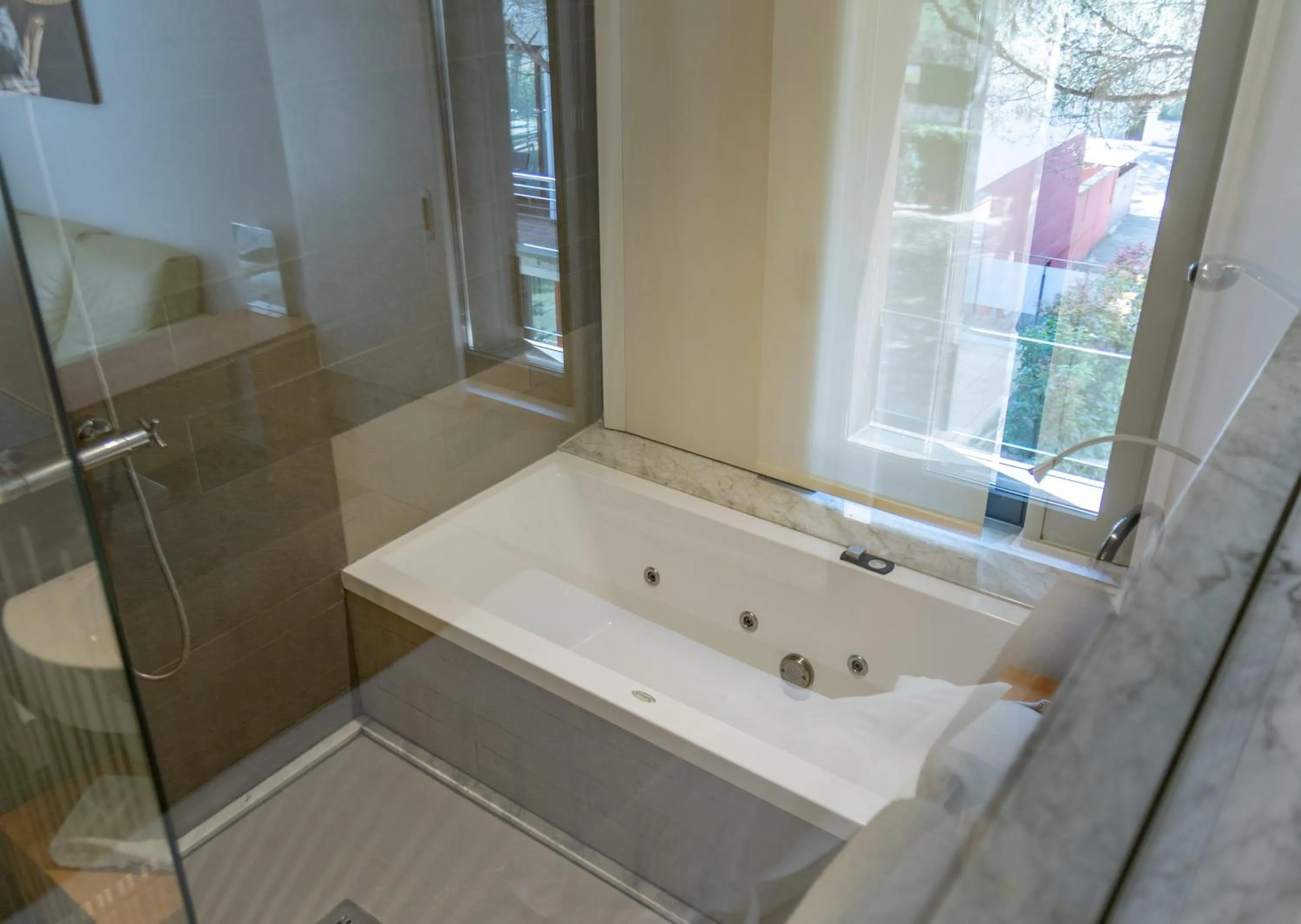 Bath in NM Suites by Escampa Hotels