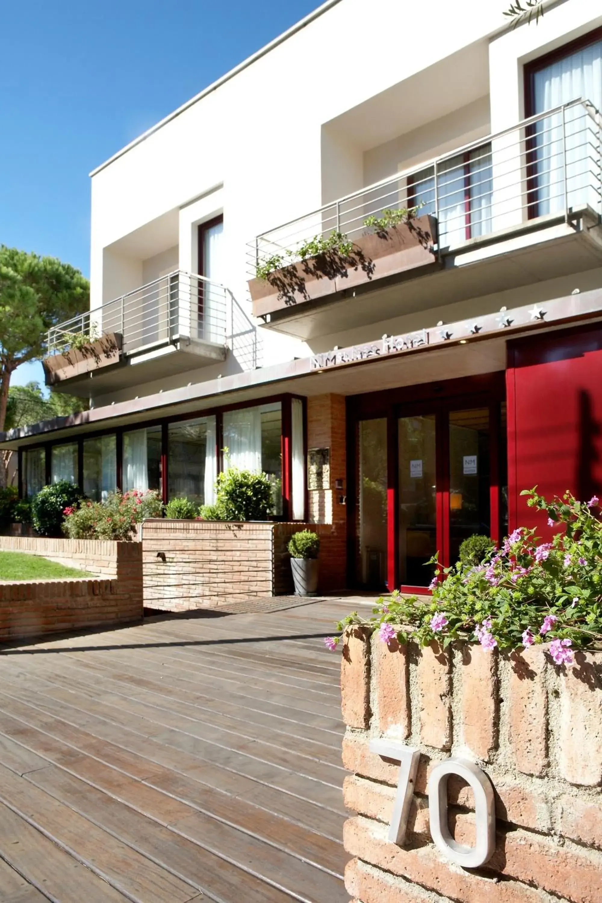 Facade/entrance in NM Suites by Escampa Hotels Facade/entrance in NM Suites by Escampa Hotels