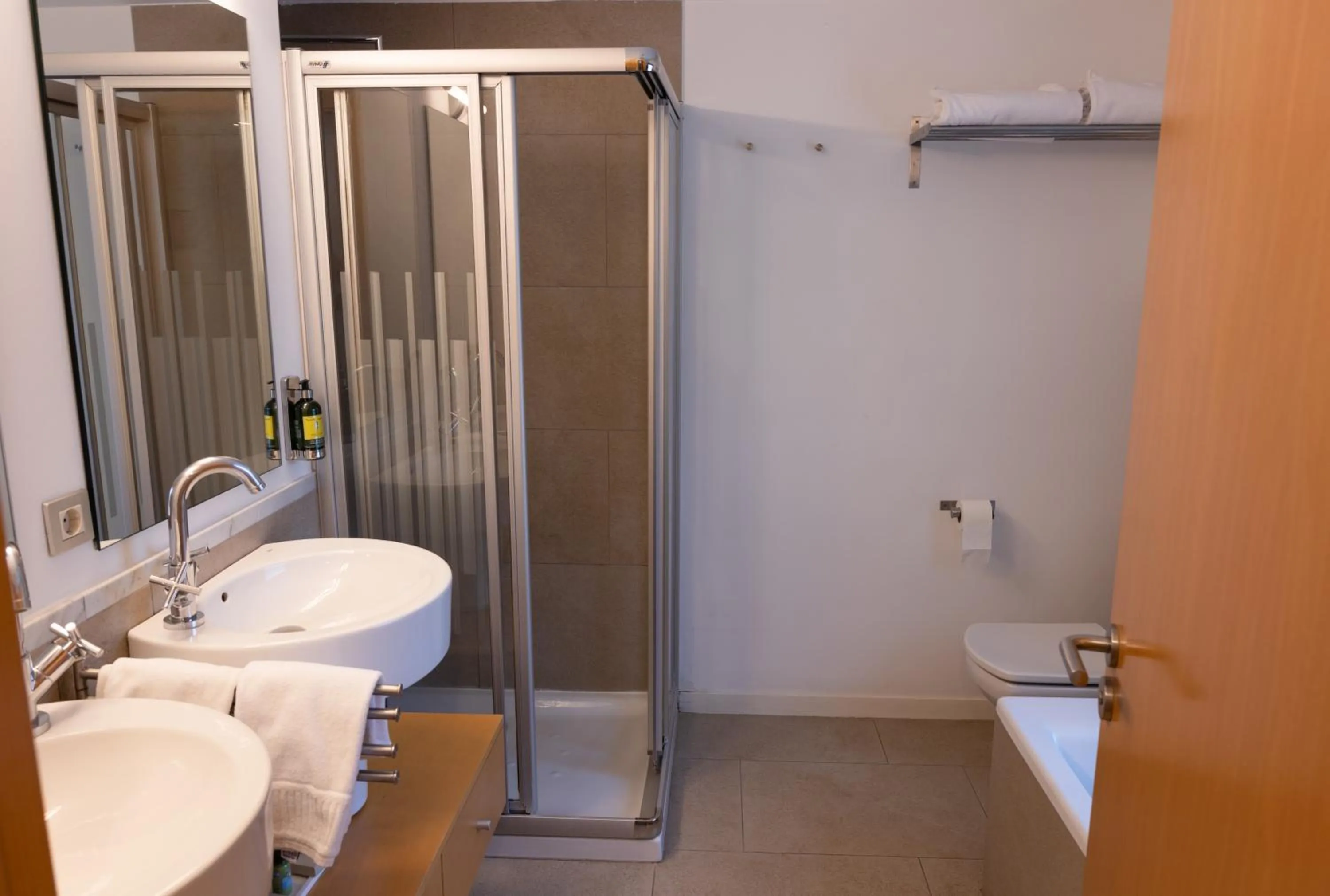 Bathroom in NM Suites by Escampa Hotels