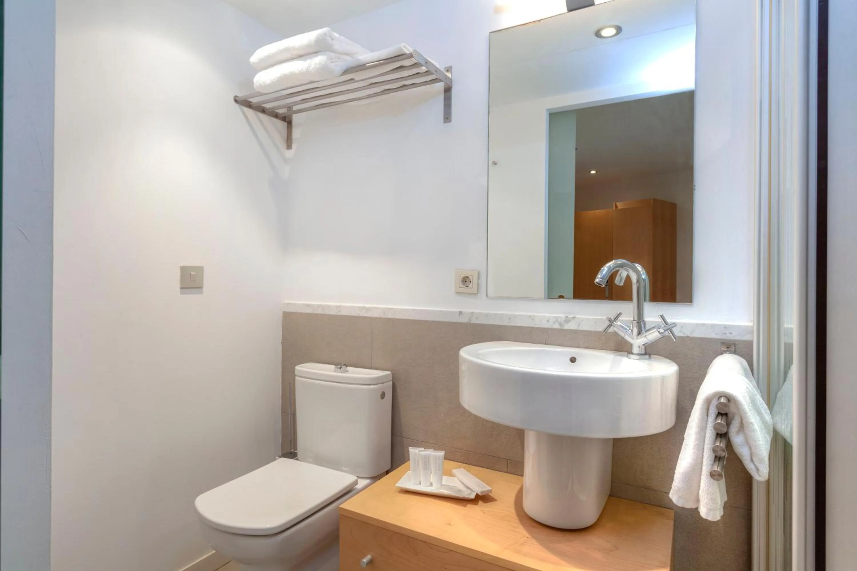 Shower in NM Suites by Escampa Hotels