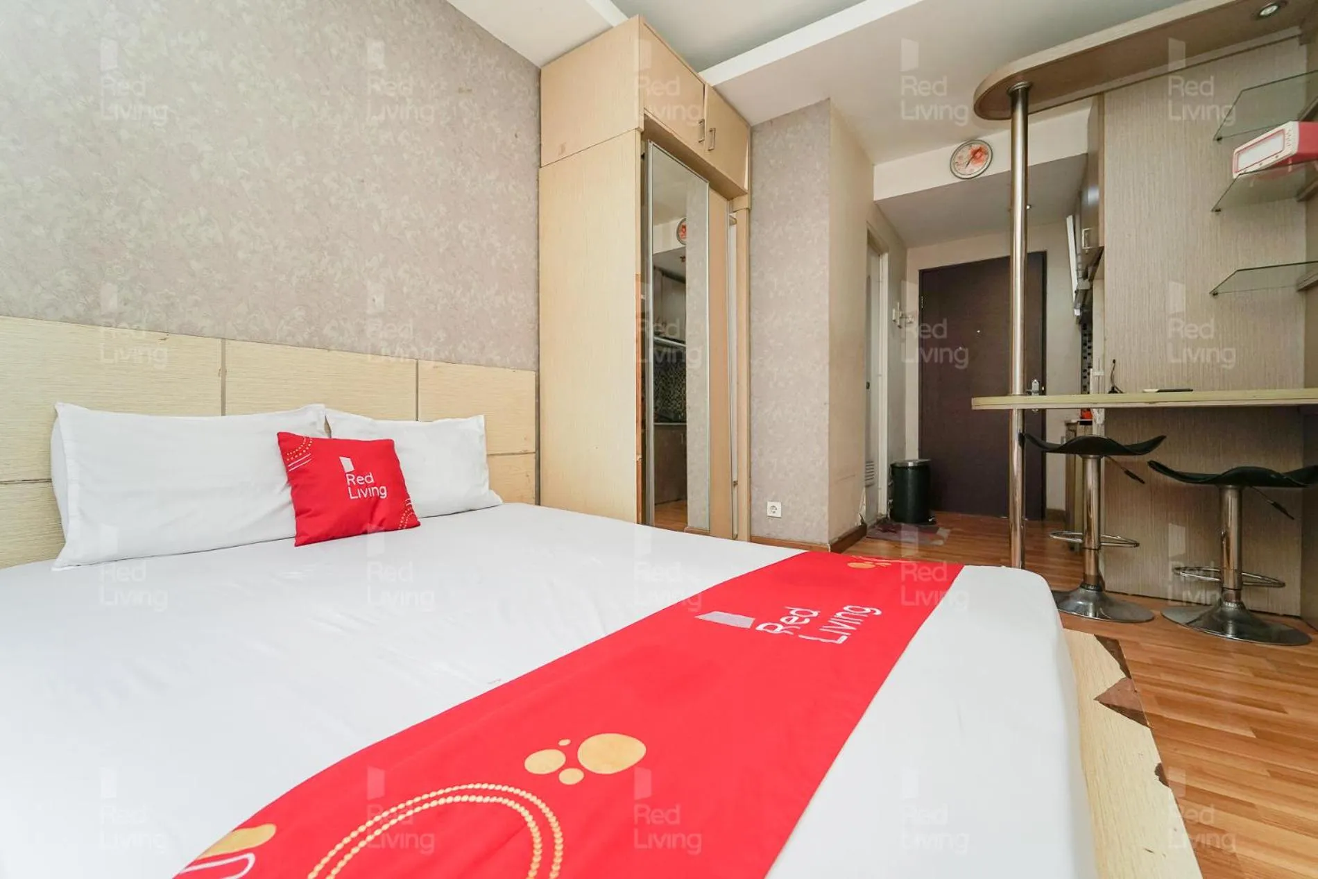 Bedroom, Bed in RedLiving Apartemen Sunter Park View - Emma Rooms