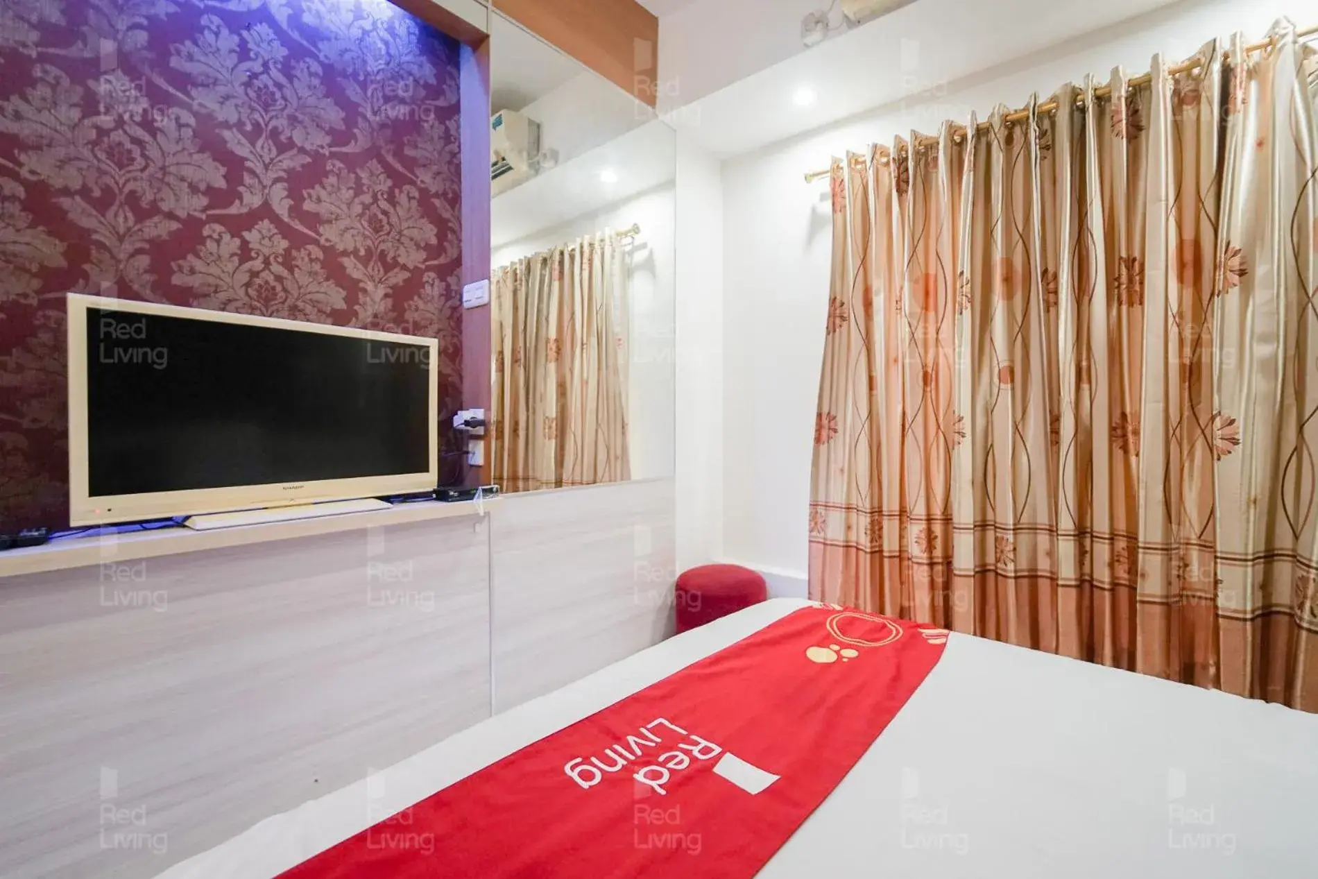 Bedroom, Bed in RedLiving Apartemen Sunter Park View - Emma Rooms Bedroom, Bed in RedLiving Apartemen Sunter Park View - Emma Rooms