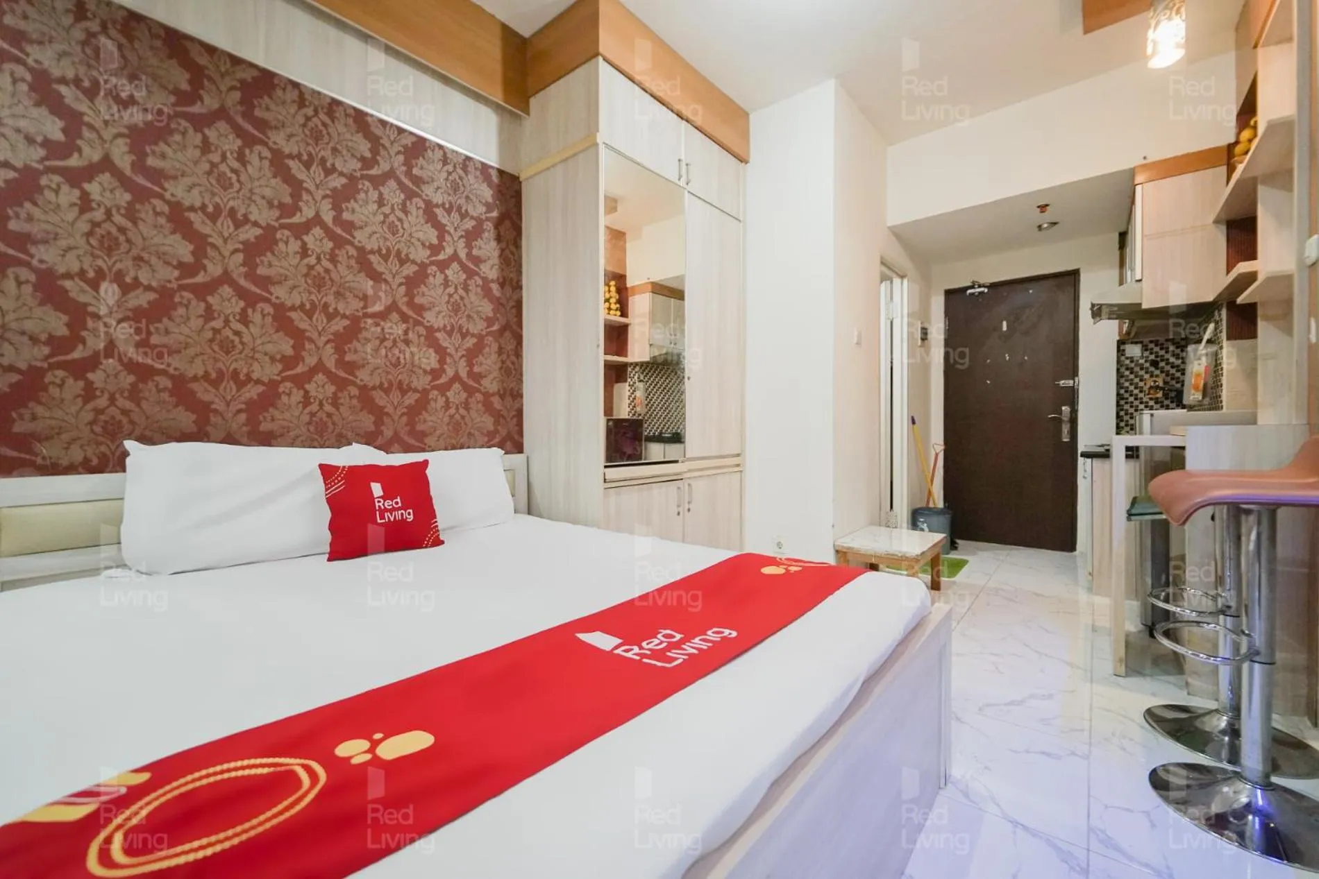 Bedroom, Bed in RedLiving Apartemen Sunter Park View - Emma Rooms