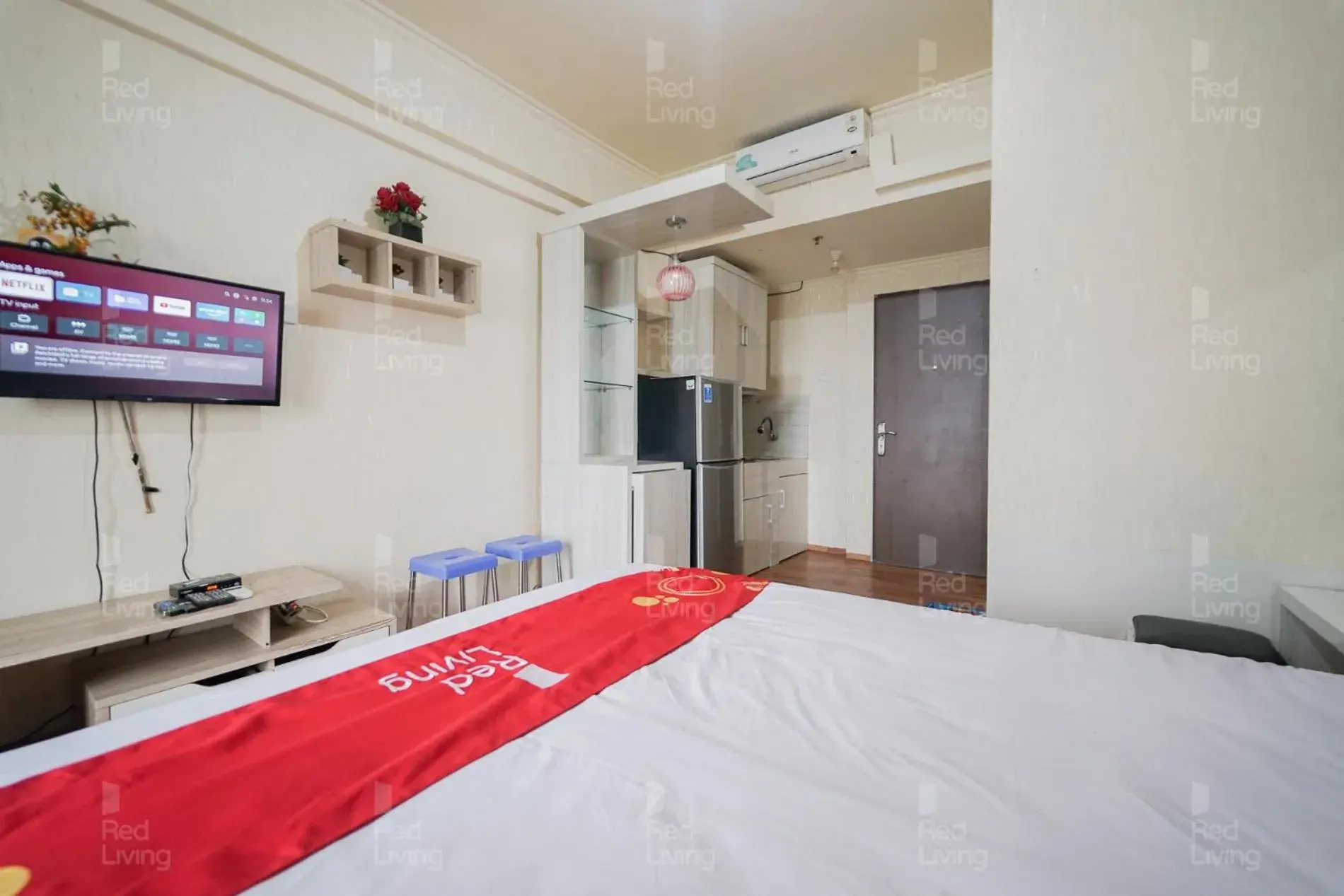Bedroom, Bed in RedLiving Apartemen Sunter Park View - Emma Rooms Bedroom, Bed in RedLiving Apartemen Sunter Park View - Emma Rooms