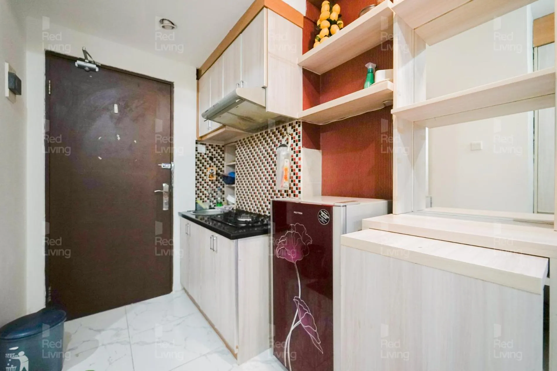 Kitchen or kitchenette in RedLiving Apartemen Sunter Park View - Emma Rooms