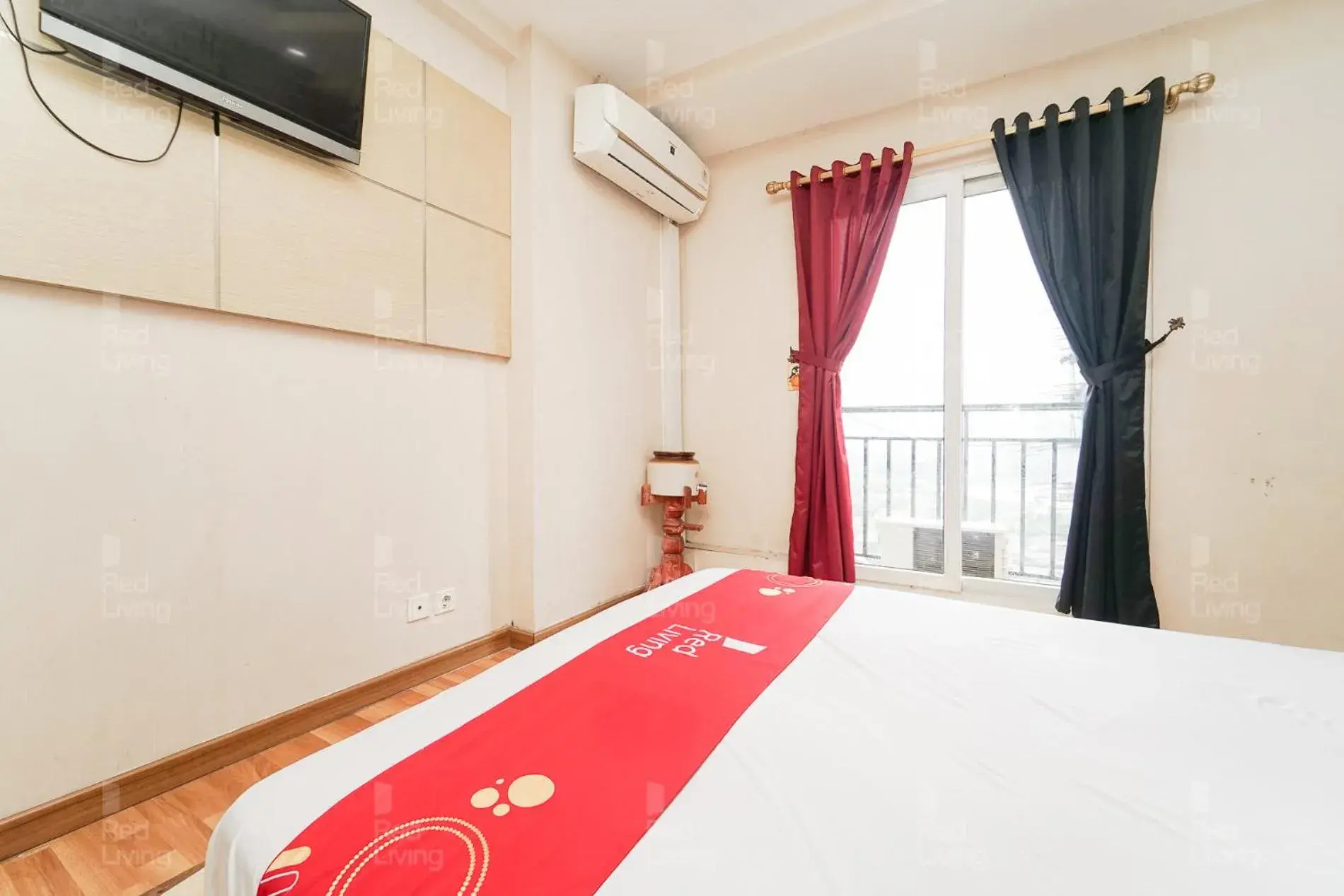 Bedroom, Bed in RedLiving Apartemen Sunter Park View - Emma Rooms Bedroom, Bed in RedLiving Apartemen Sunter Park View - Emma Rooms
