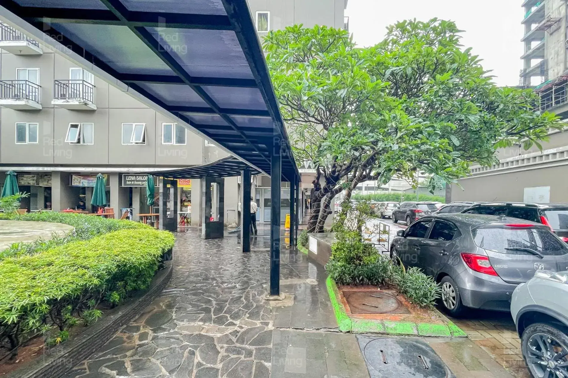 Property building in RedLiving Apartemen Sunter Park View - Emma Rooms Property building in RedLiving Apartemen Sunter Park View - Emma Rooms