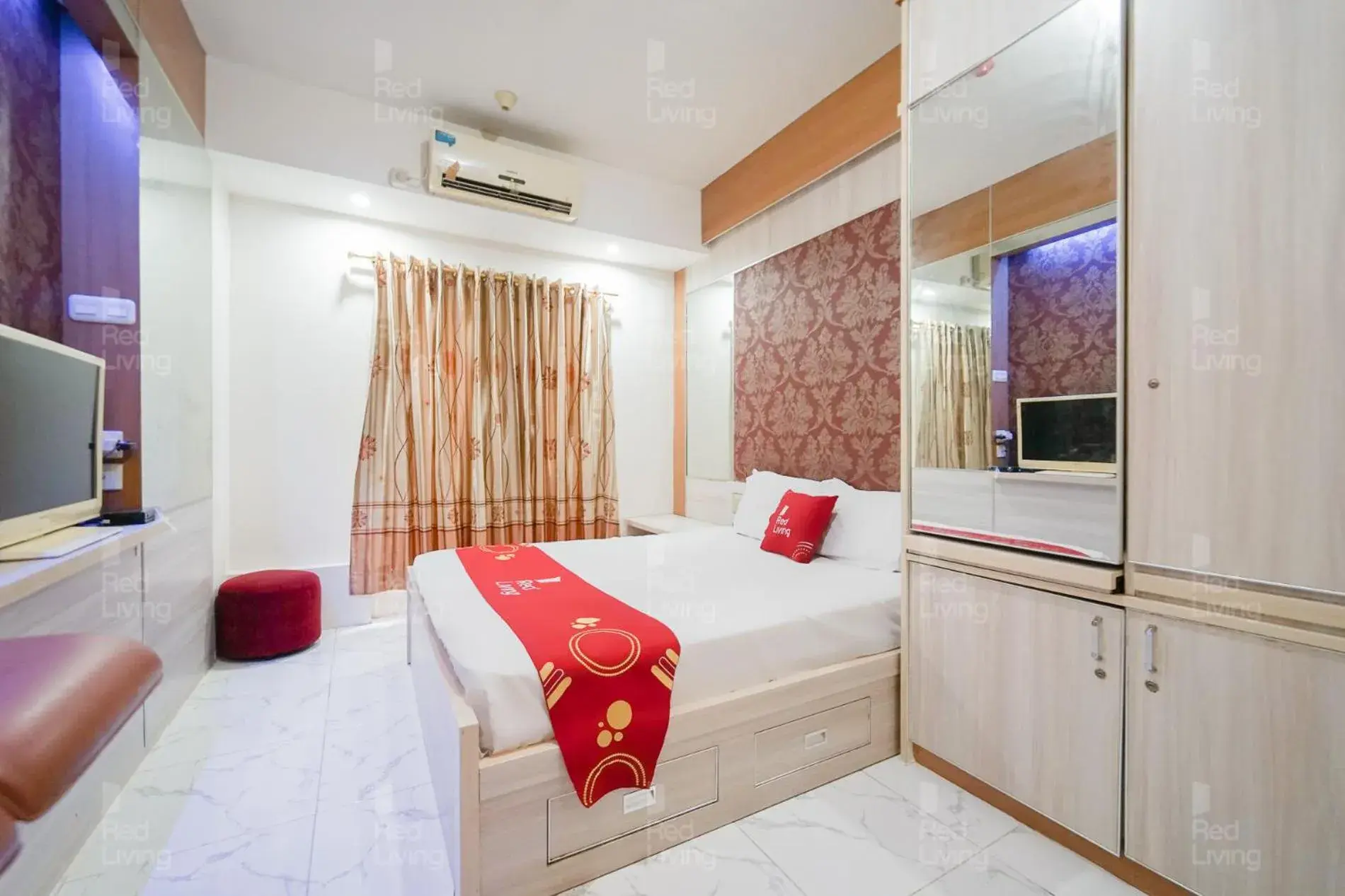 Bedroom, Bed in RedLiving Apartemen Sunter Park View - Emma Rooms Bedroom, Bed in RedLiving Apartemen Sunter Park View - Emma Rooms