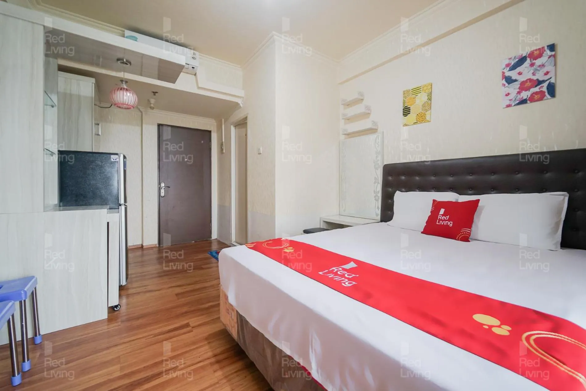 Bedroom, Bed in RedLiving Apartemen Sunter Park View - Emma Rooms