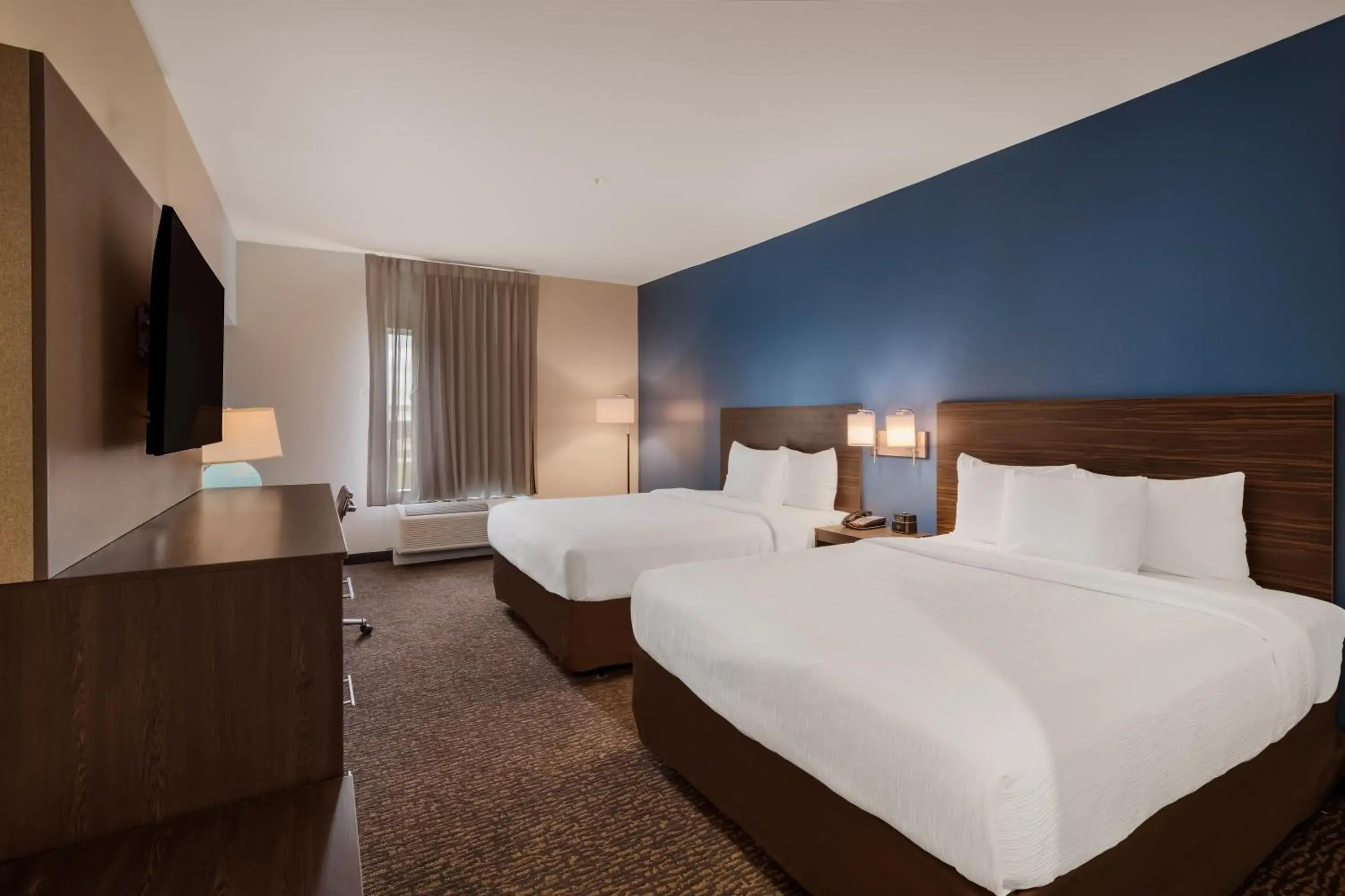 Bed in La Quinta Inn & Suites by Wyndham Sulphur Lake Charles Bed in La Quinta Inn & Suites by Wyndham Sulphur Lake Charles