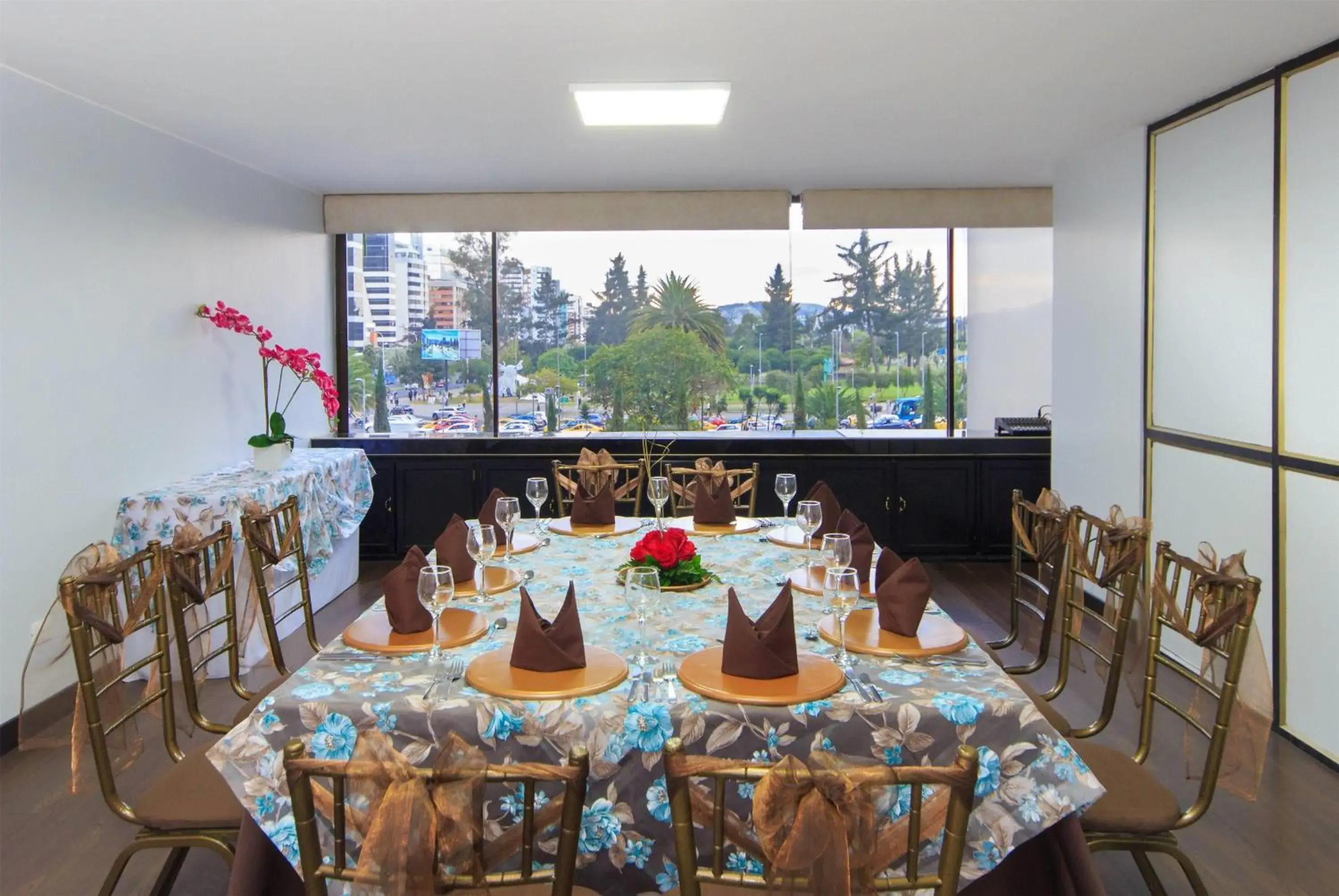 Restaurant/places to eat in La Quinta by Wyndham Quito Restaurant/places to eat in La Quinta by Wyndham Quito