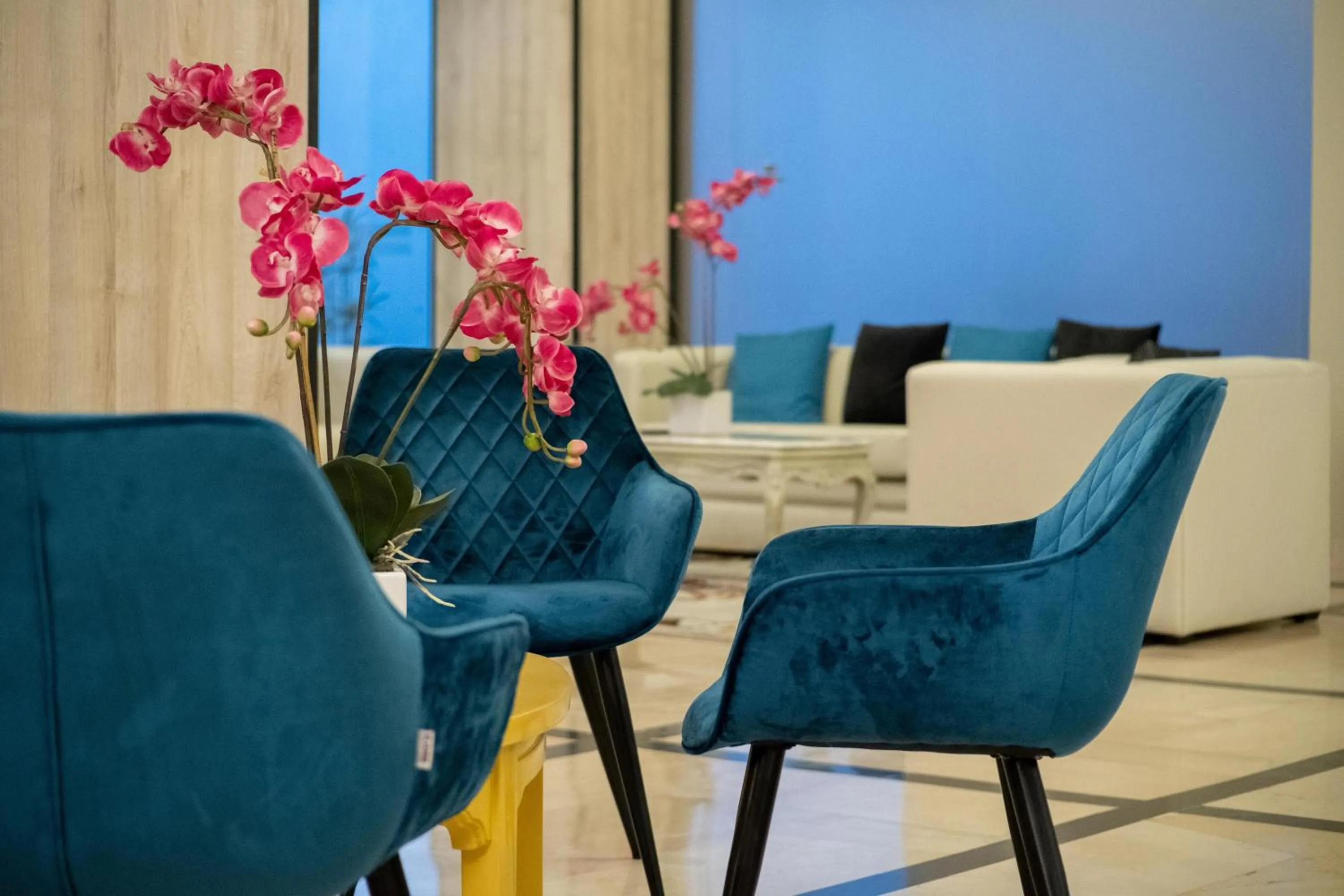 Living room in La Quinta by Wyndham Quito