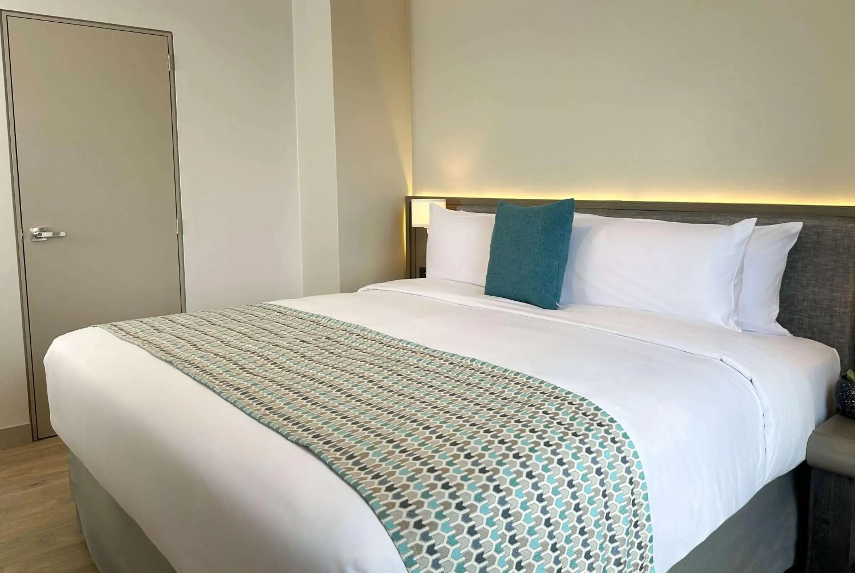 Photo of the whole room, Bed in La Quinta by Wyndham Quito Photo of the whole room, Bed in La Quinta by Wyndham Quito