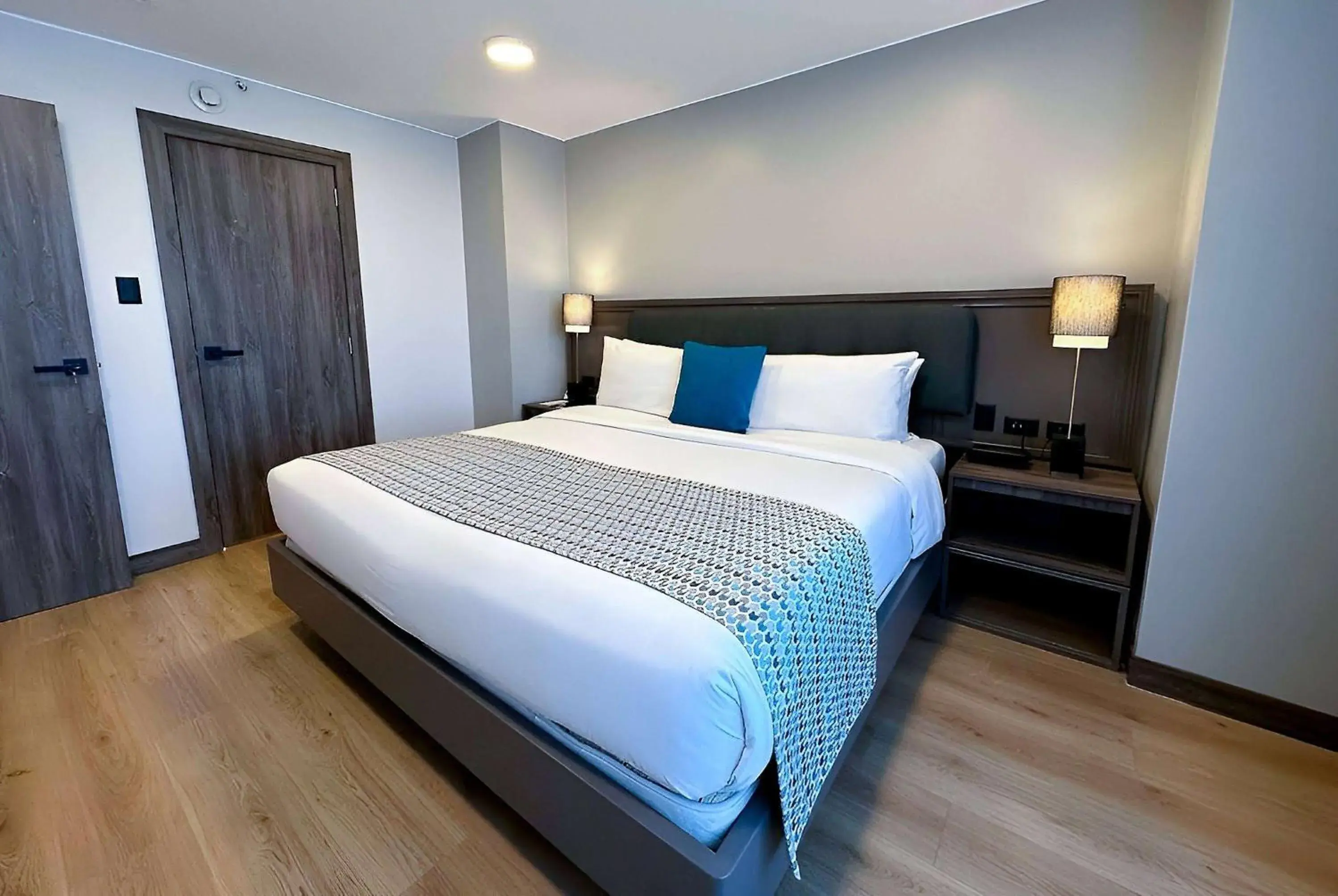 Photo of the whole room, Bed in La Quinta by Wyndham Quito Photo of the whole room, Bed in La Quinta by Wyndham Quito