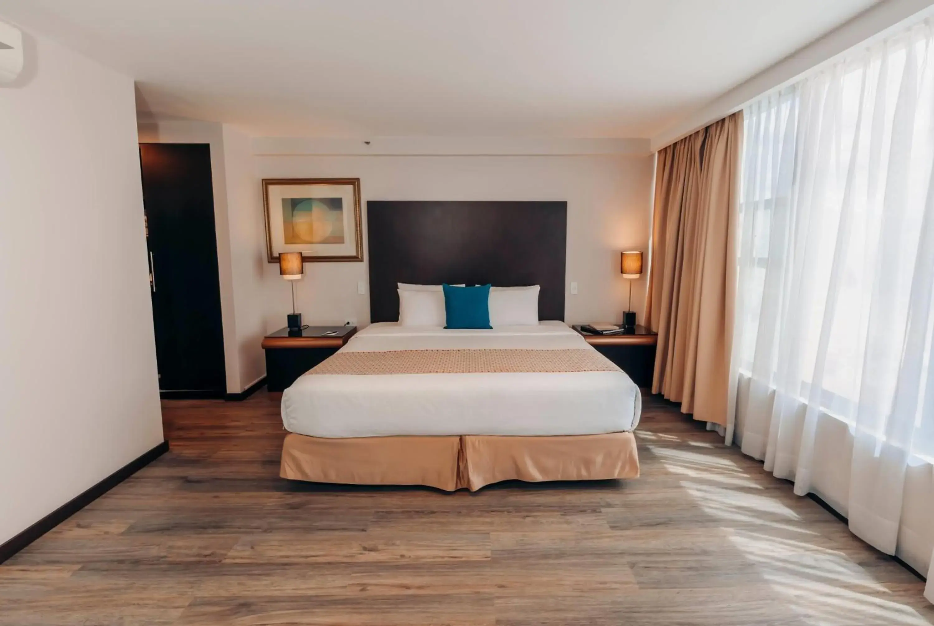 King Suite - Non-Smoking in La Quinta by Wyndham Quito King Suite - Non-Smoking in La Quinta by Wyndham Quito