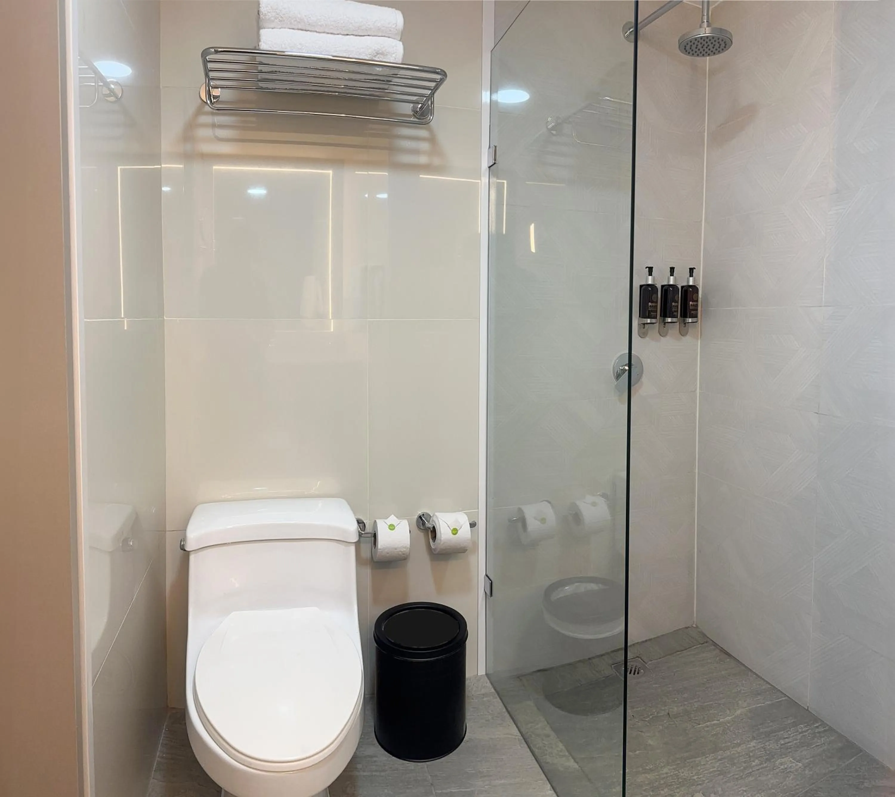 Shower in La Quinta by Wyndham Quito