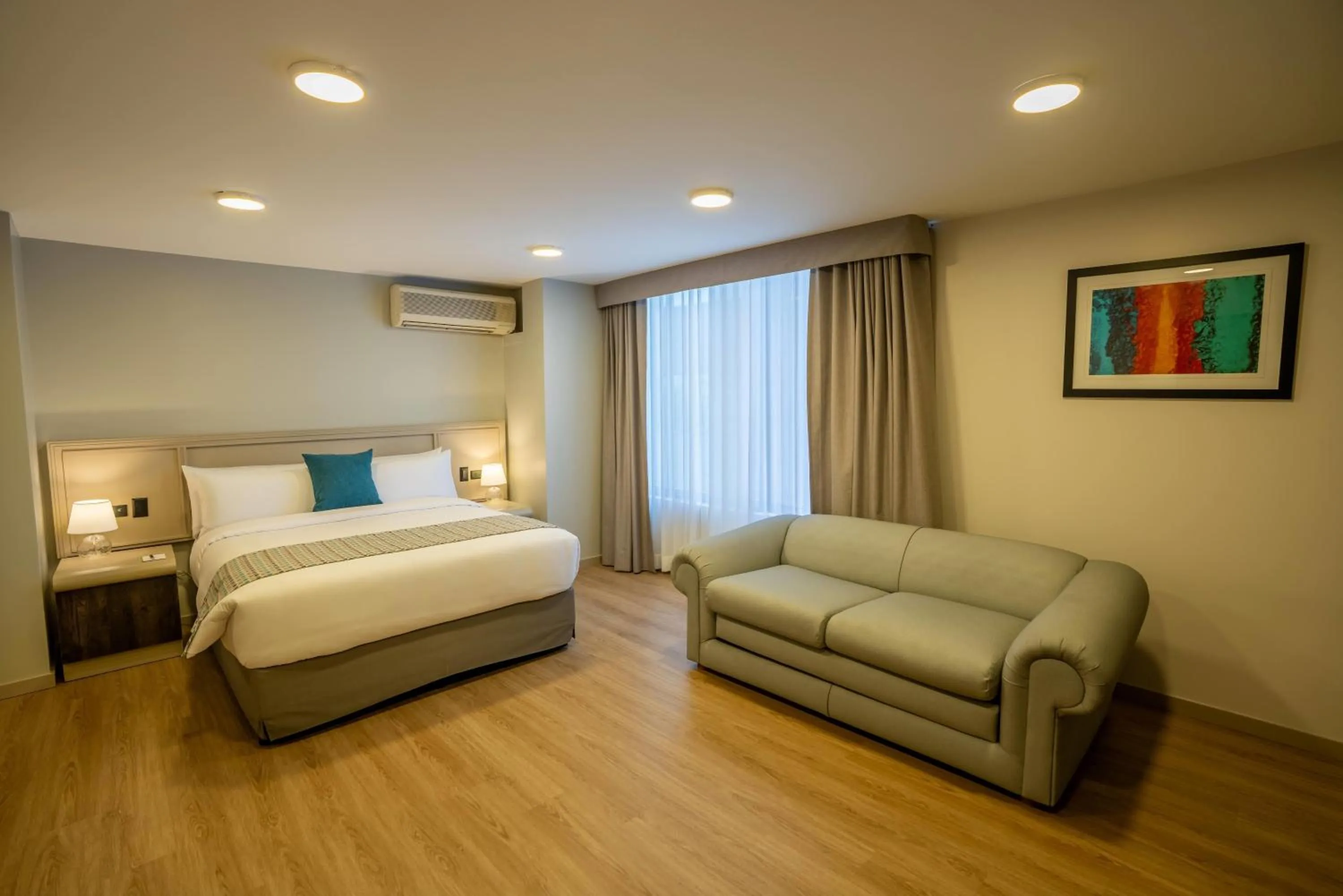 Photo of the whole room, Bed in La Quinta by Wyndham Quito