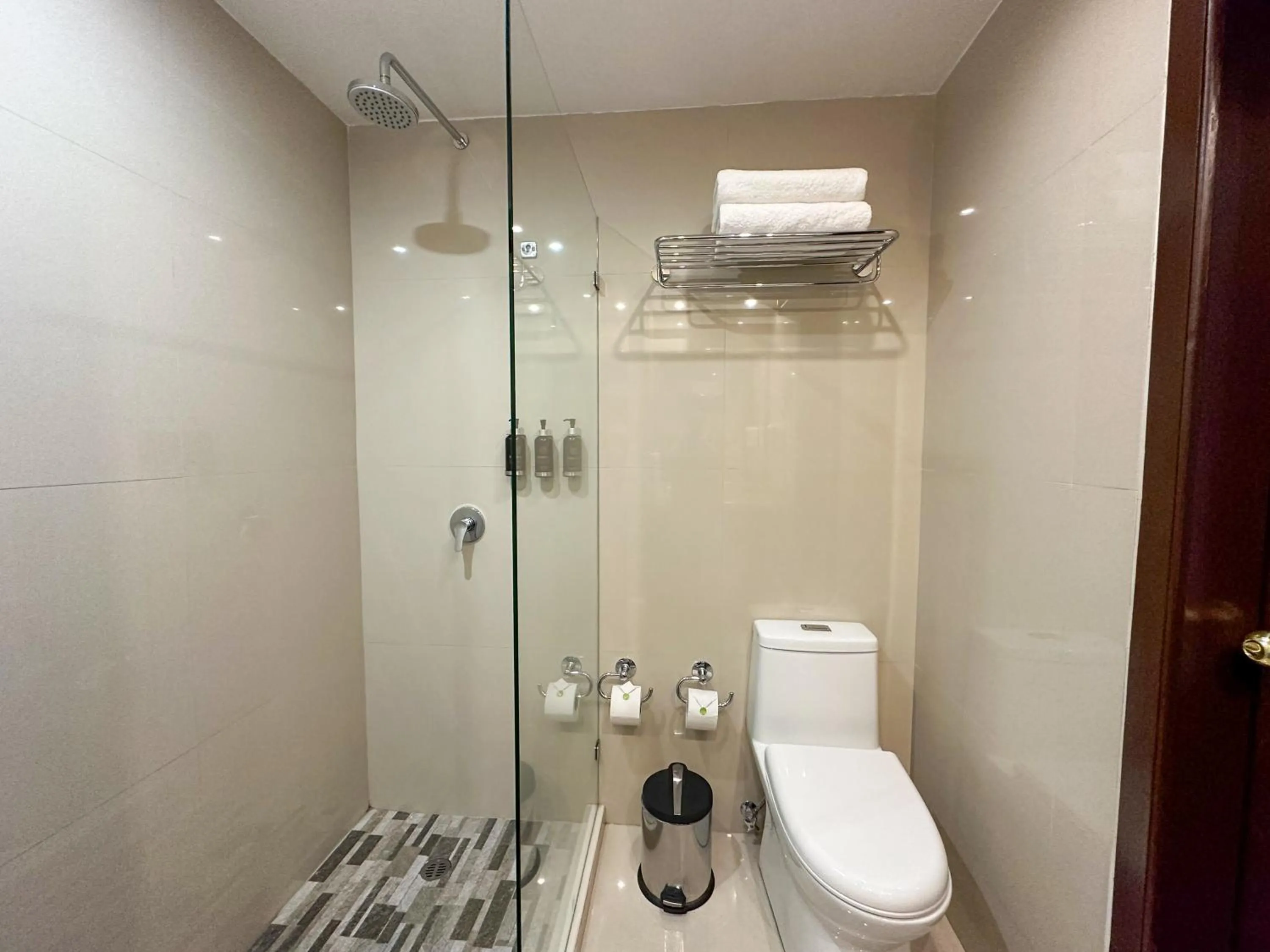 Shower in La Quinta by Wyndham Quito