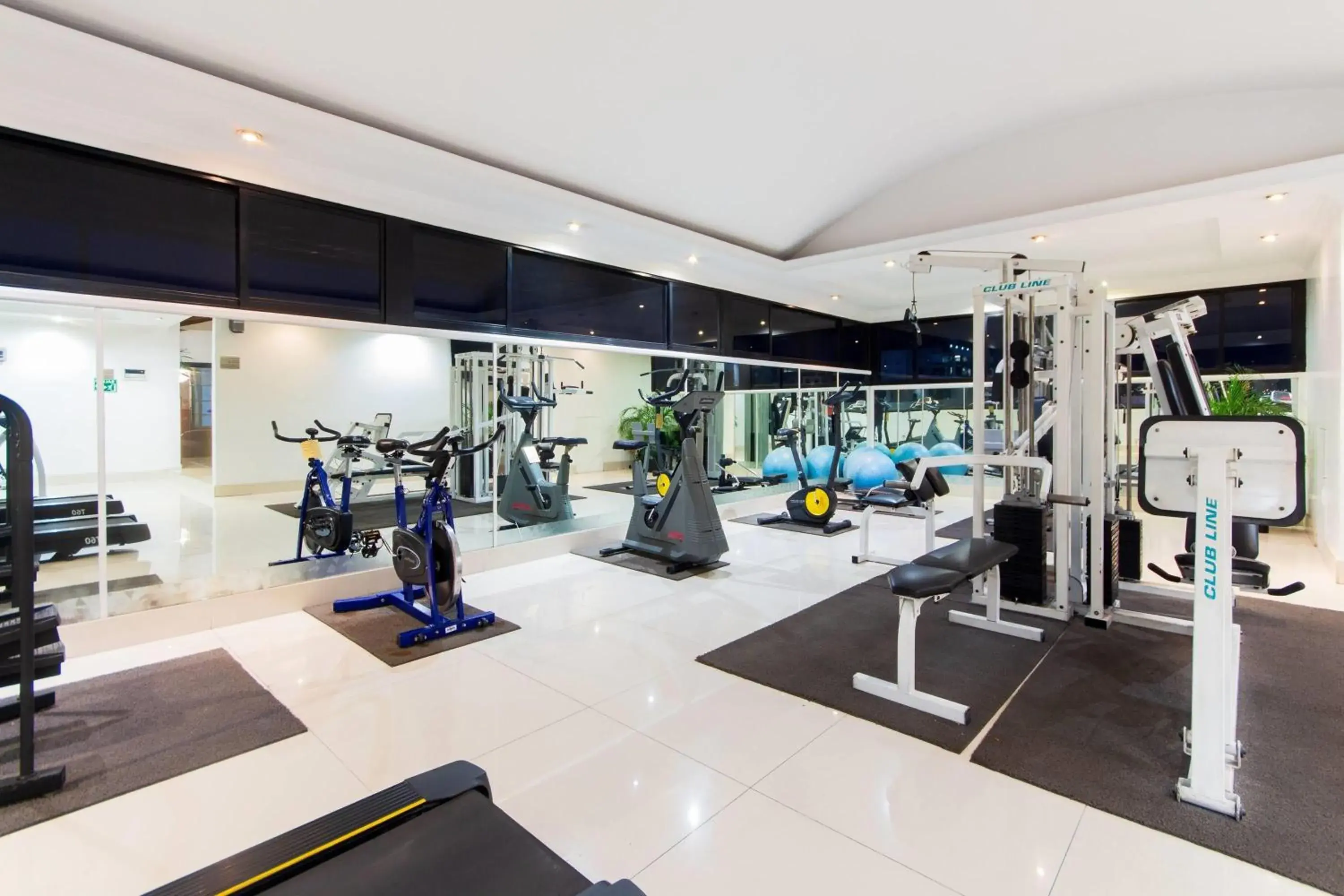 Fitness centre/facilities in La Quinta by Wyndham Quito Fitness centre/facilities in La Quinta by Wyndham Quito