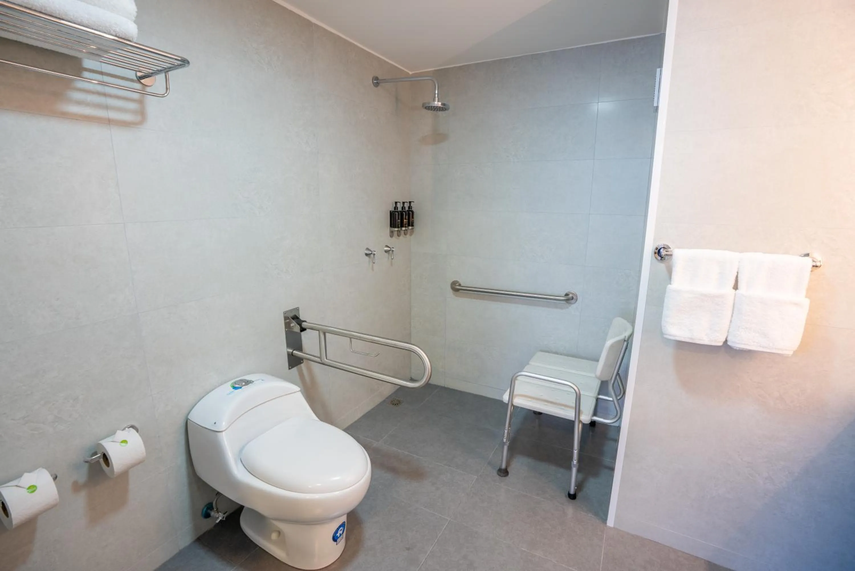 Shower in La Quinta by Wyndham Quito