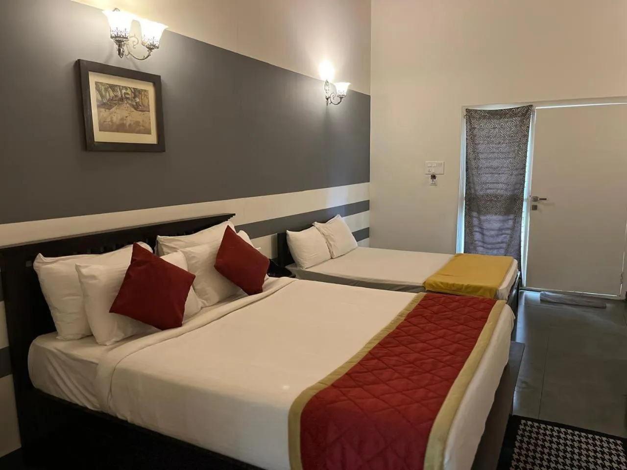 Photo of the whole room, Bed in Clover Holiday Village