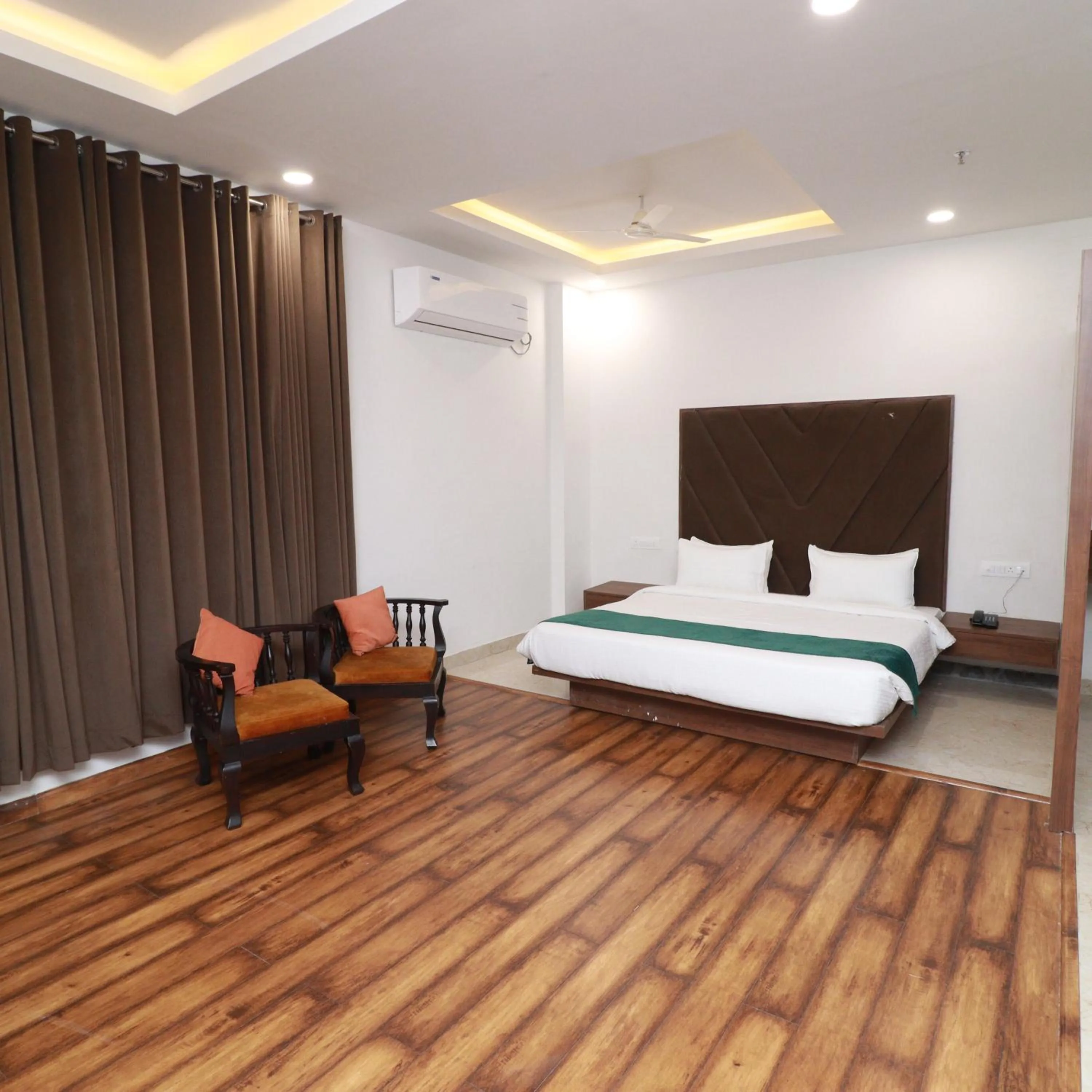 Bed in 7 VACHAN LAWNS AND BANQUET