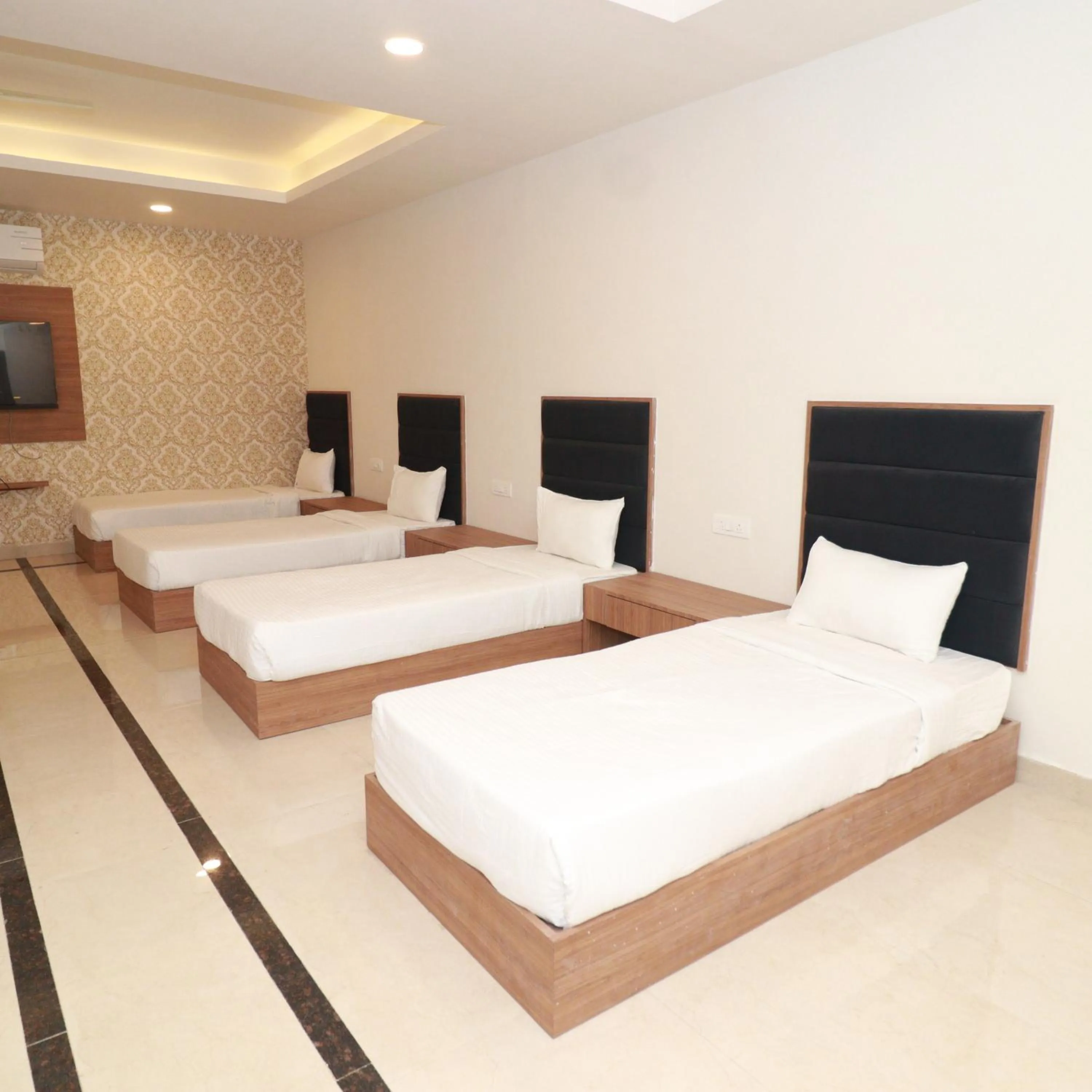 Bedroom, Bed in 7 VACHAN LAWNS AND BANQUET