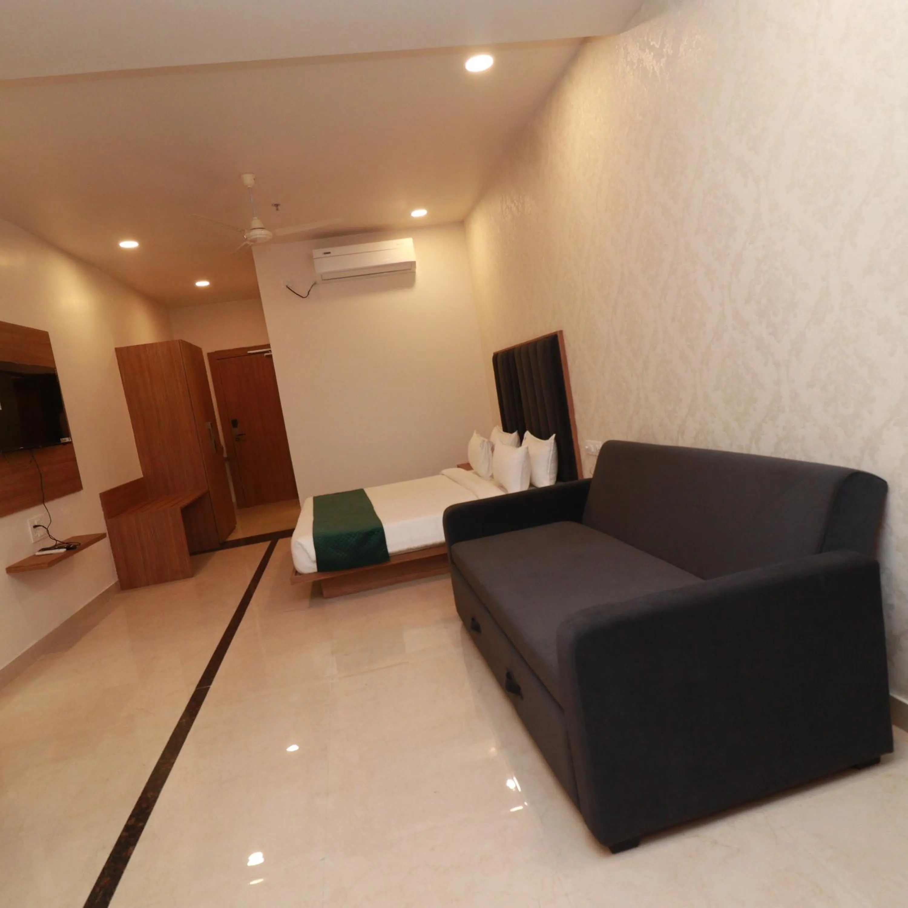 Bed in 7 VACHAN LAWNS AND BANQUET