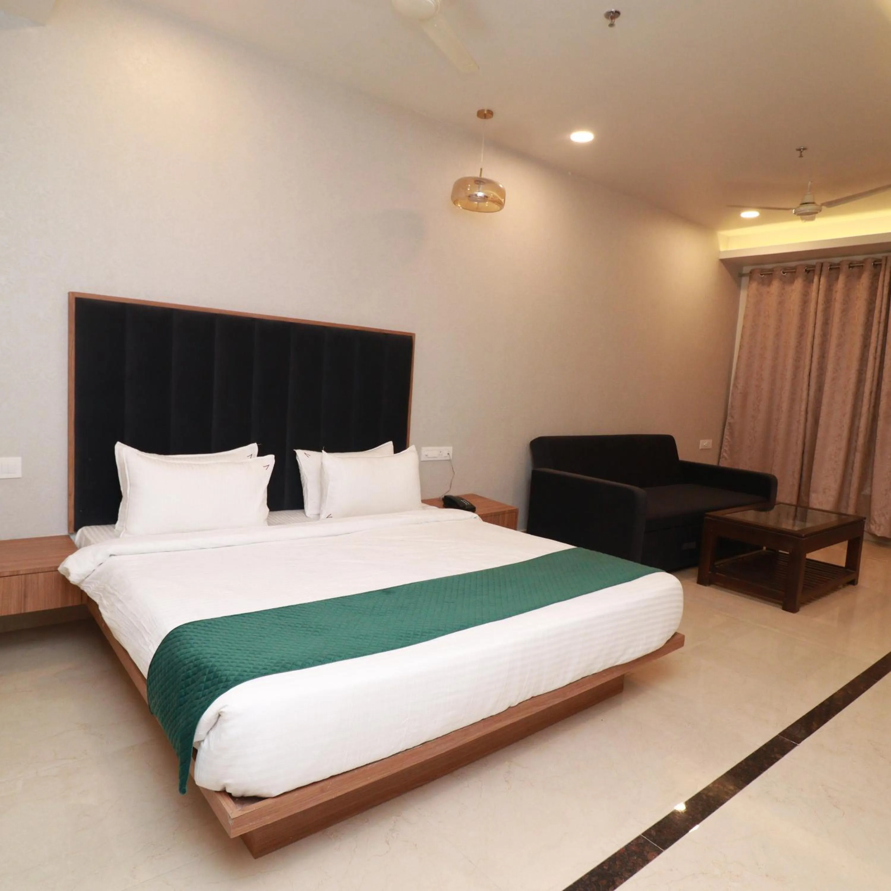 Bedroom, Bed in 7 VACHAN LAWNS AND BANQUET