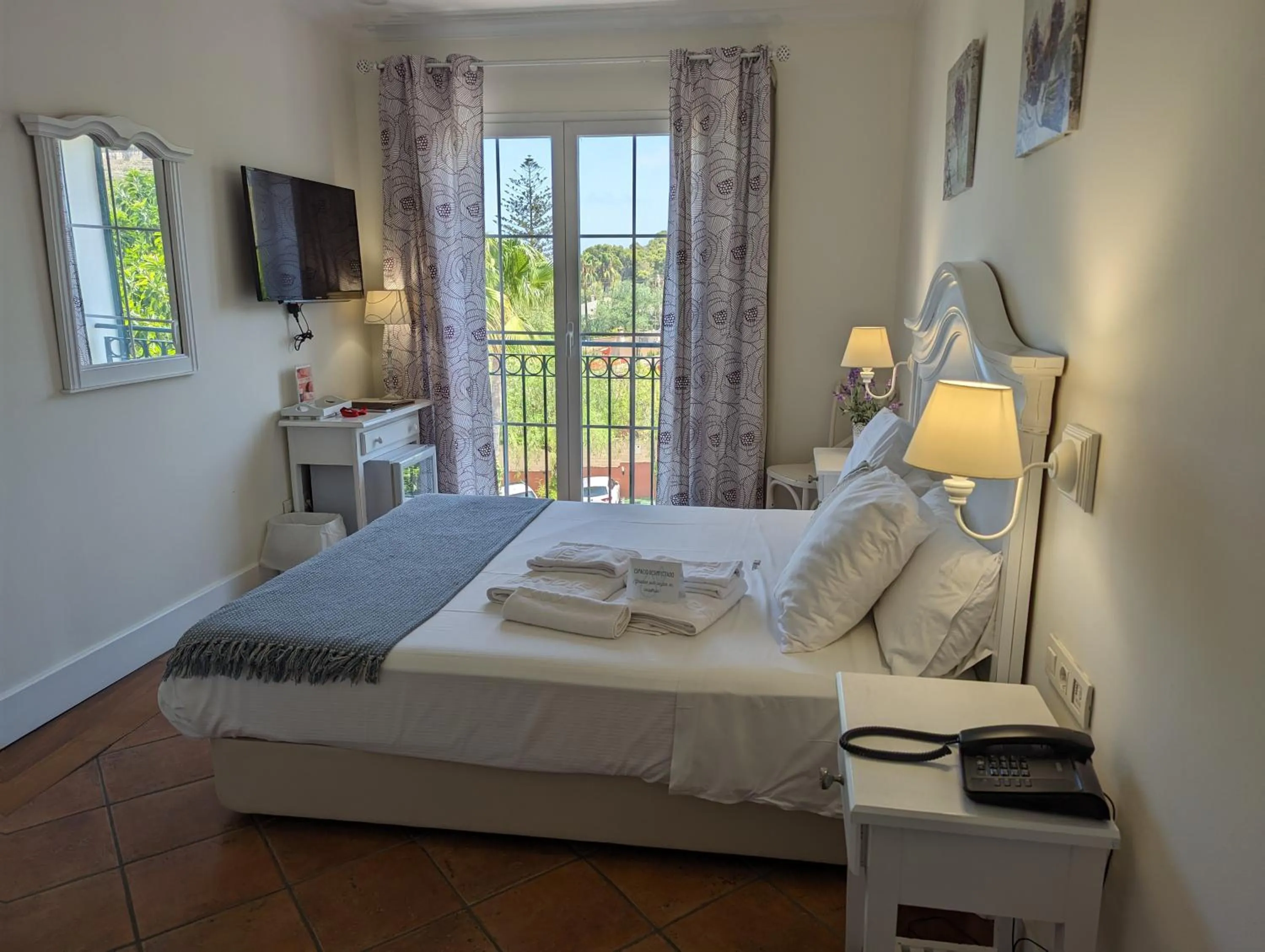 Bed in Hotel MR Les Rotes