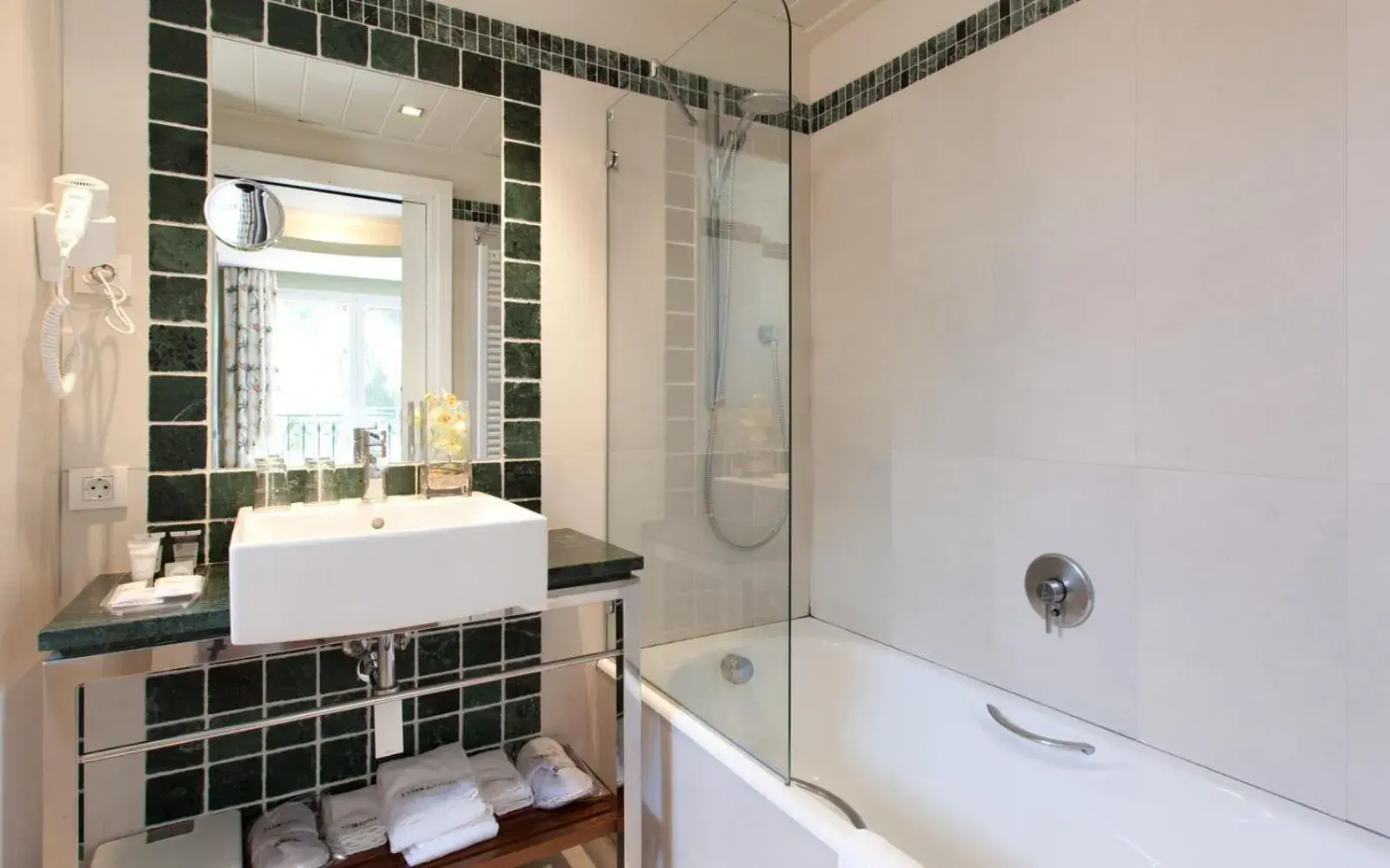 Superior Double or Twin Room with Sea View in Hotel MR Les Rotes Superior Double or Twin Room with Sea View in Hotel MR Les Rotes