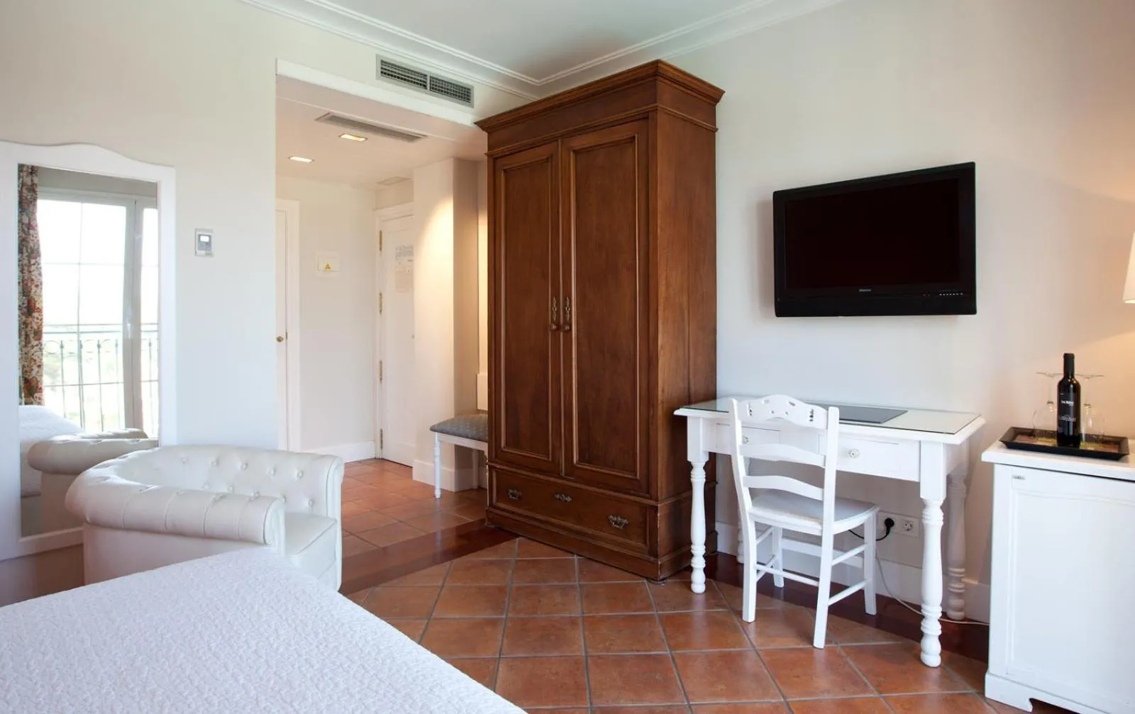 Seating area, Bed in Hotel MR Les Rotes