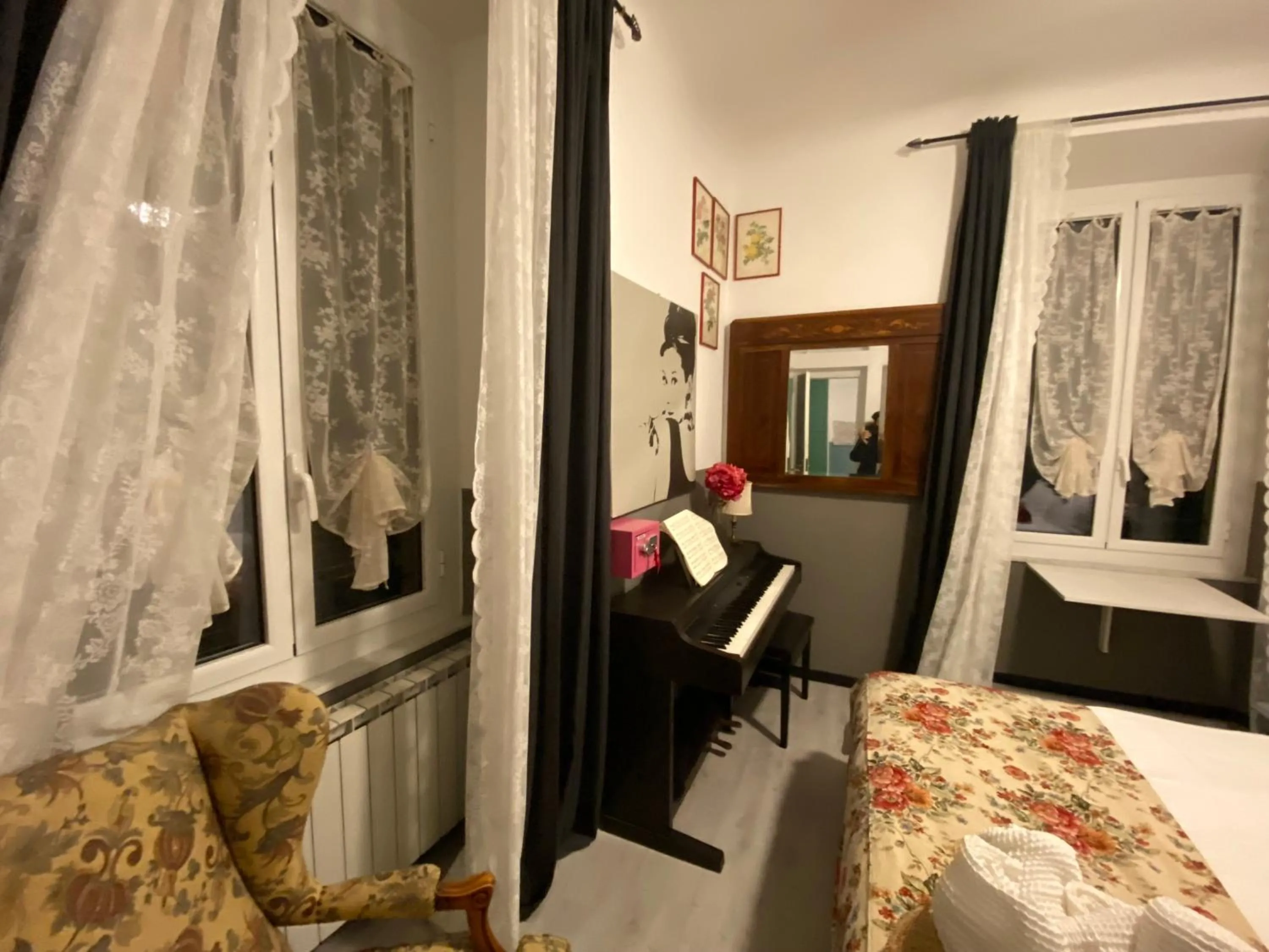 Bedroom, Bed in A4
