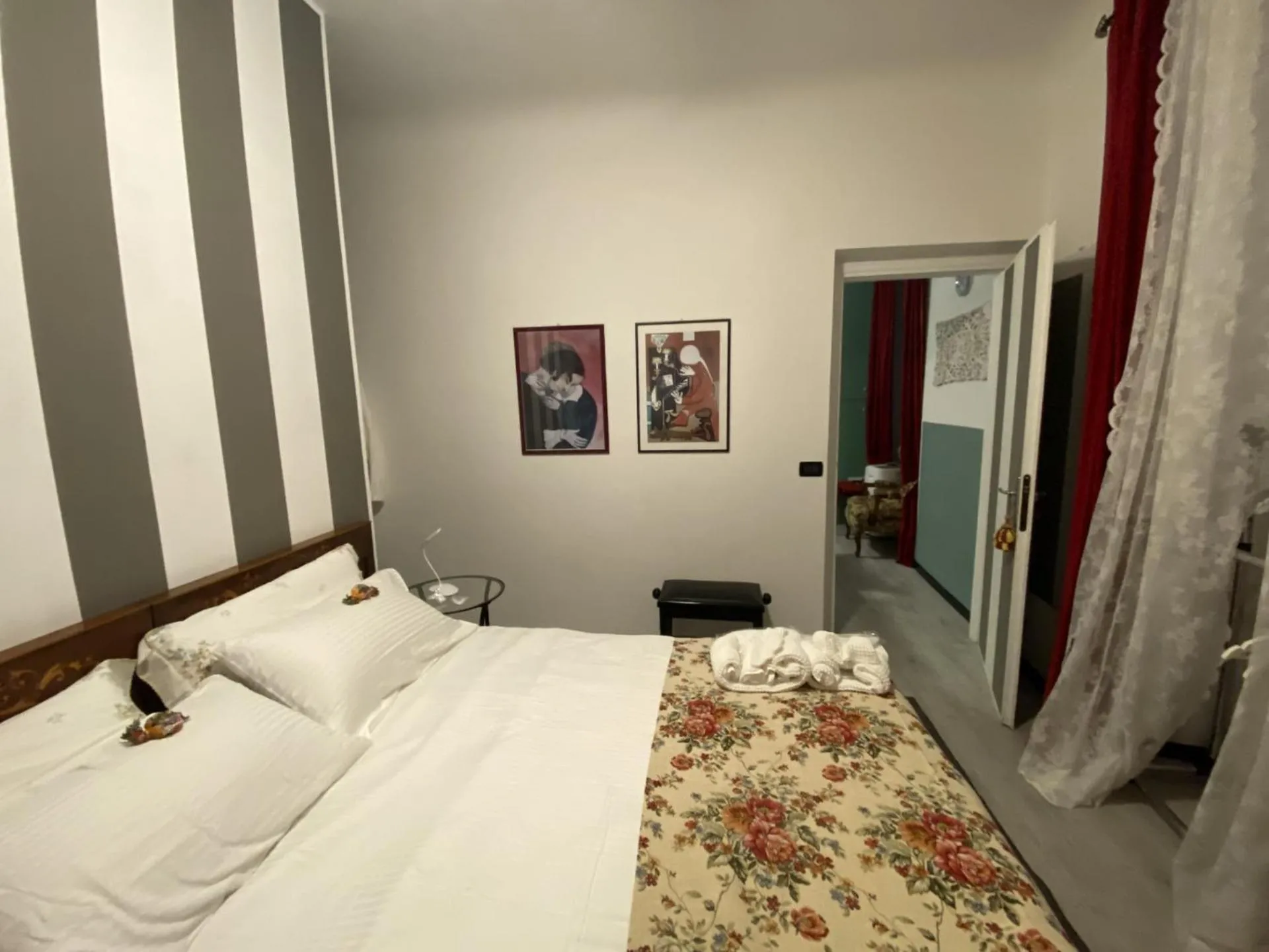 Dinner, Bed in A4