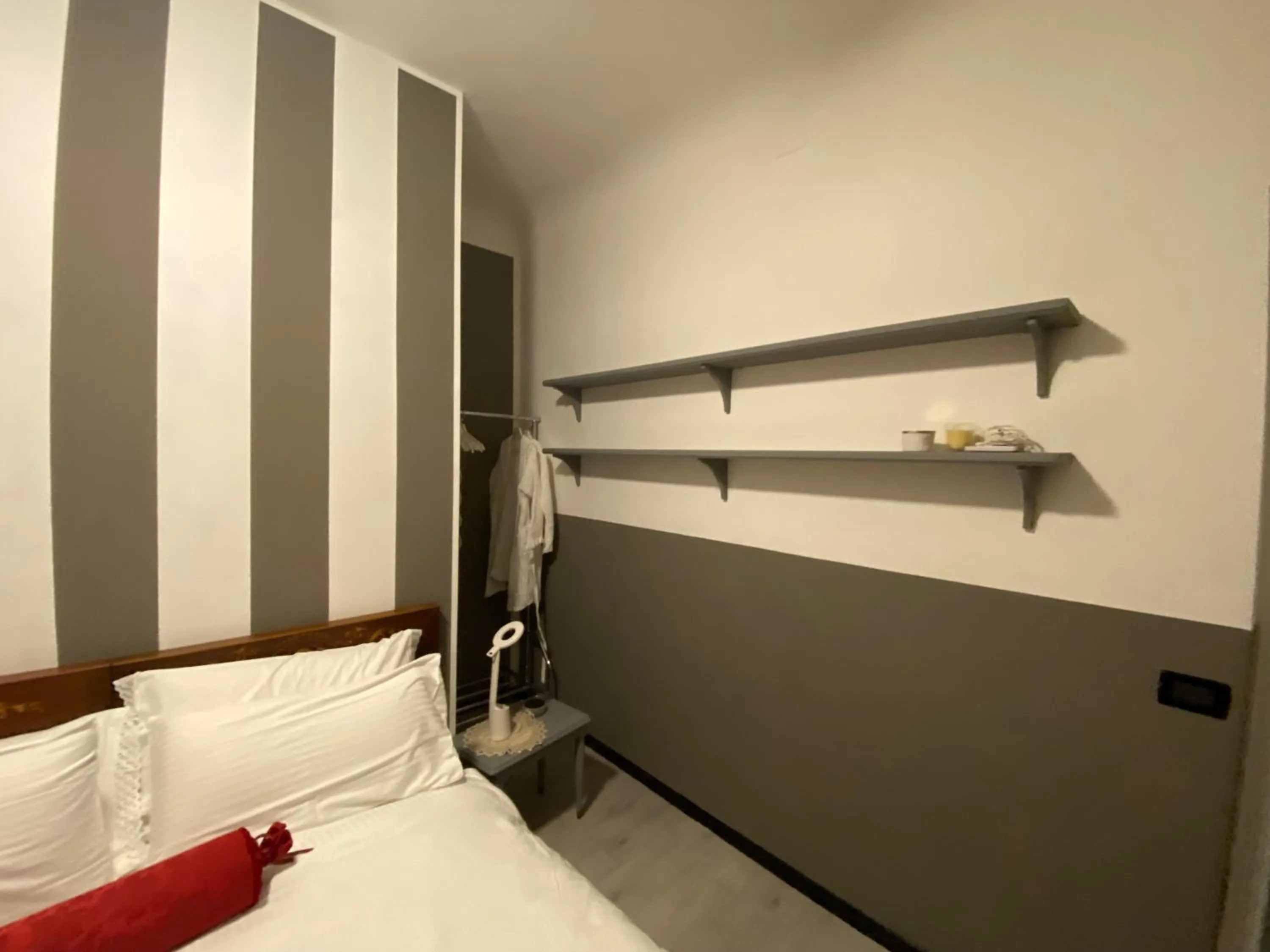 Bedroom, Bed in A4