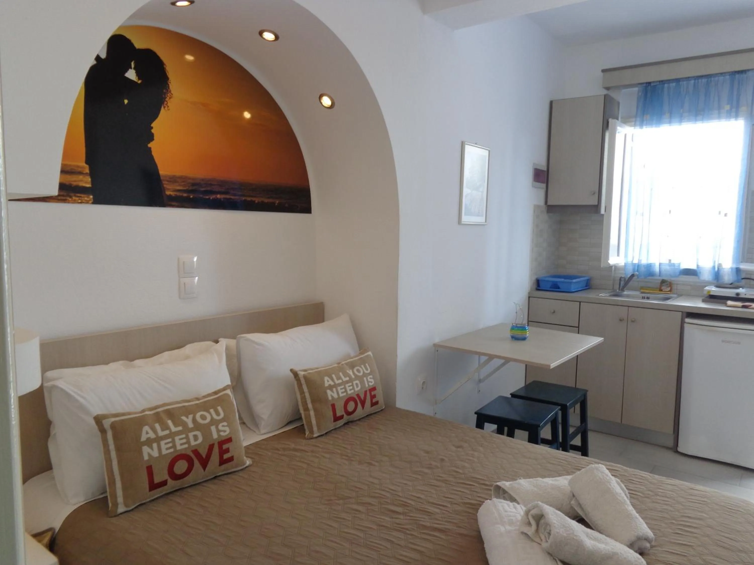 Bed in Honeymoon Beach Studios