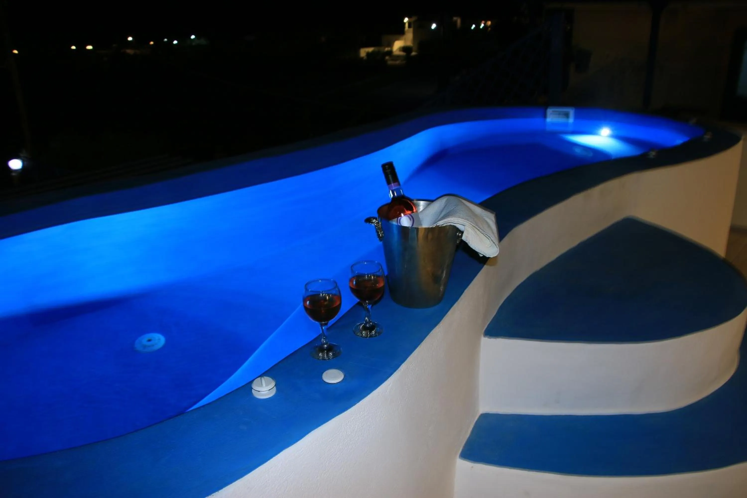 Swimming pool in Honeymoon Beach Studios